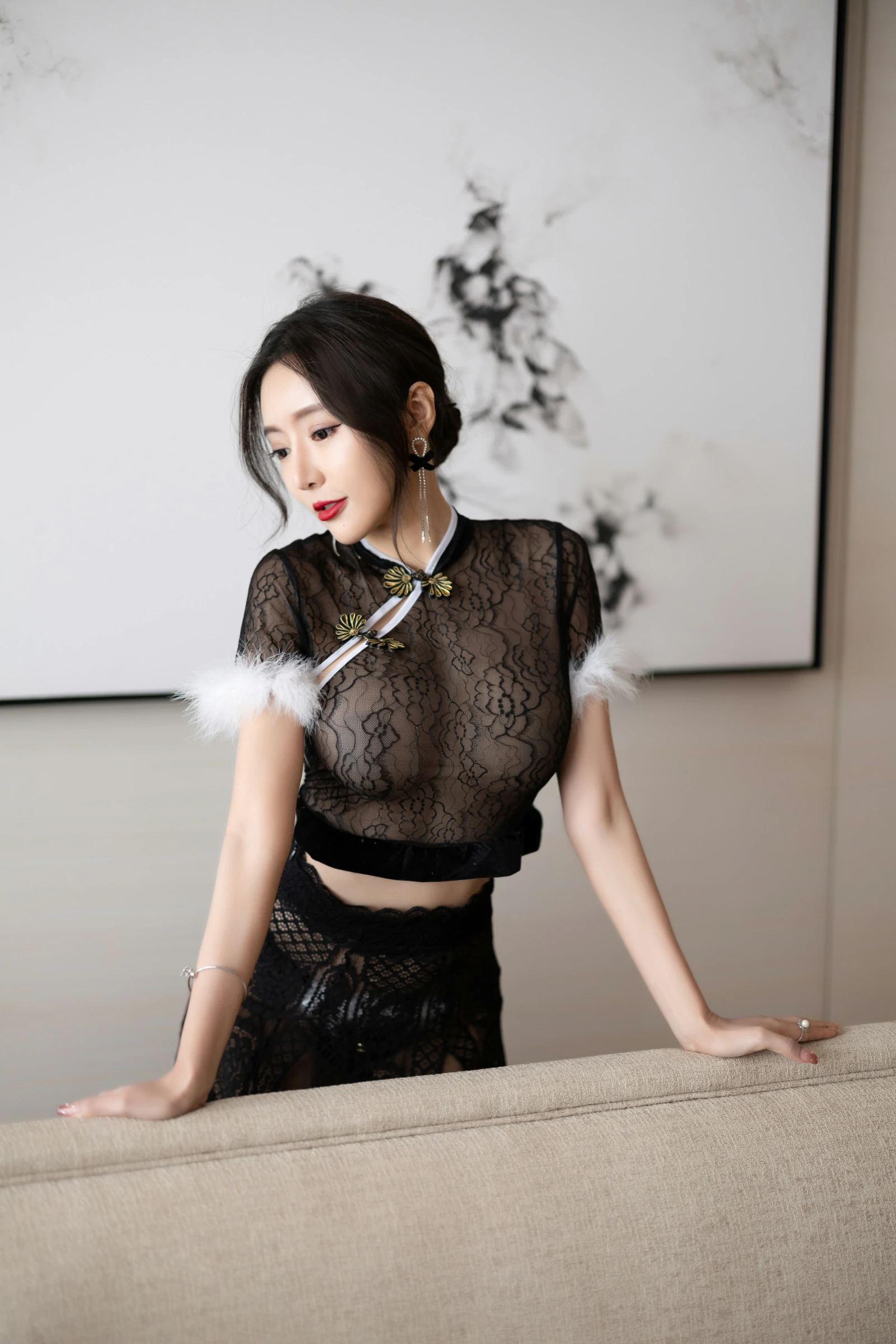 [秀人内购] 王馨瑶Yanni 诱人私拍福利 黑色网纱旗袍