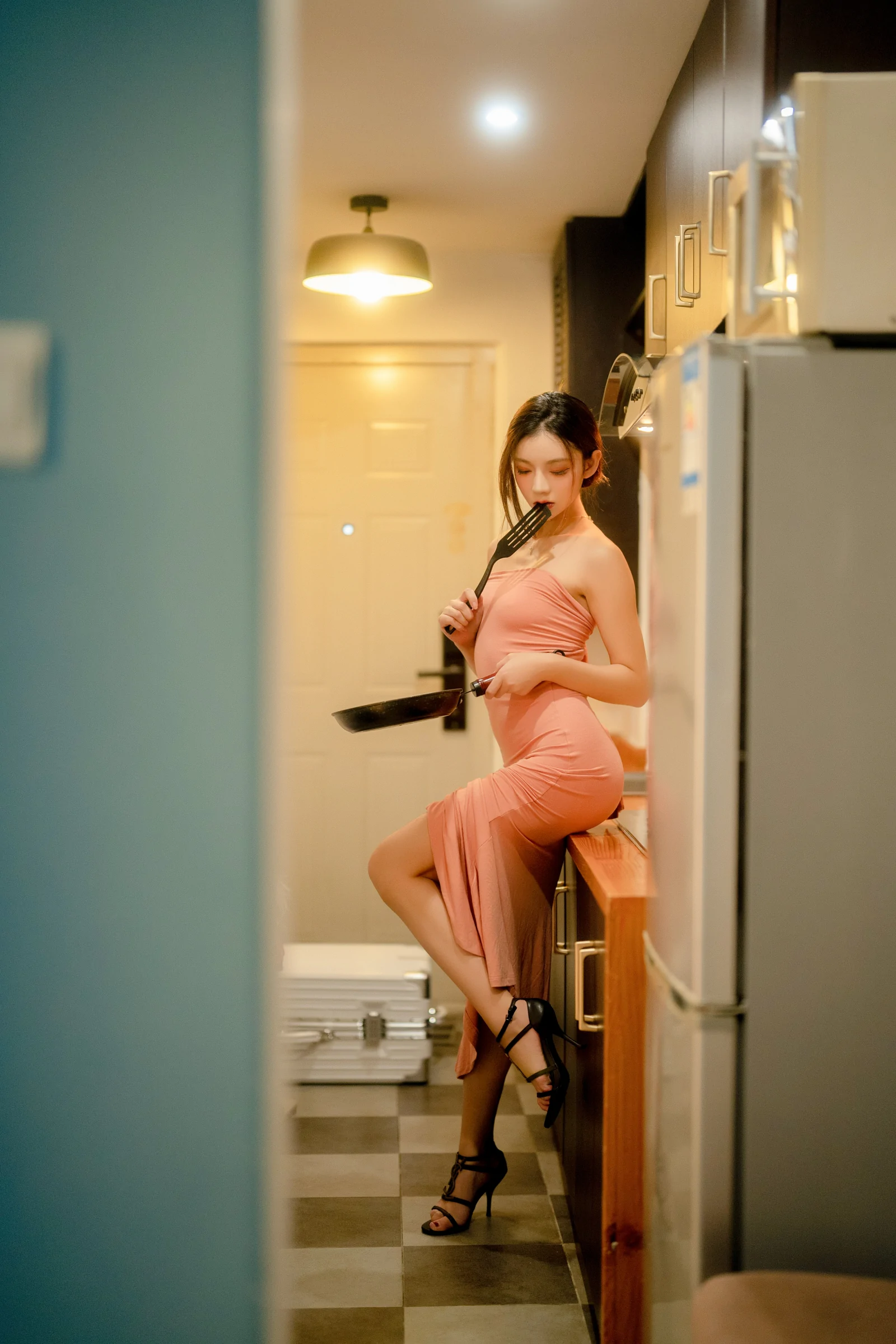 [秀人内购] 加朵babe 诱人私拍福利 私家厨房