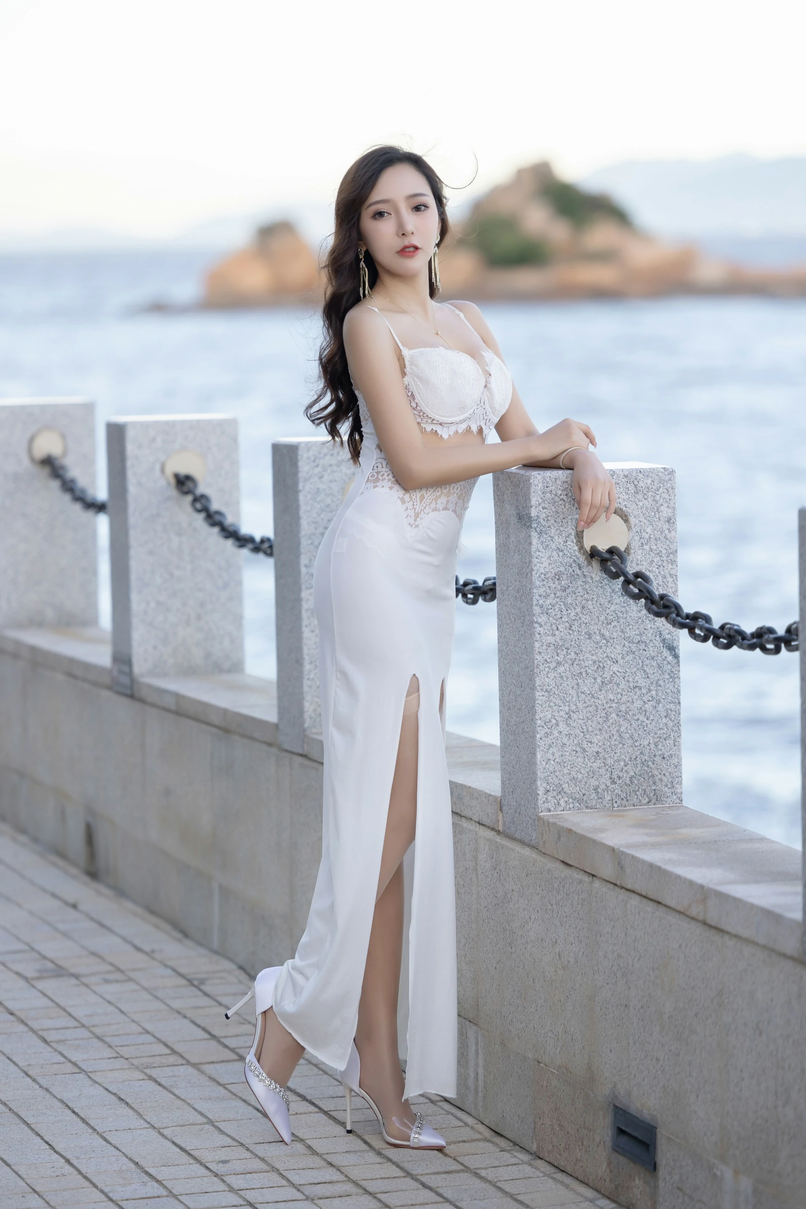 [秀人内购] 王馨瑶Yanni 诱人私拍福利 白色裙子灰色旗袍