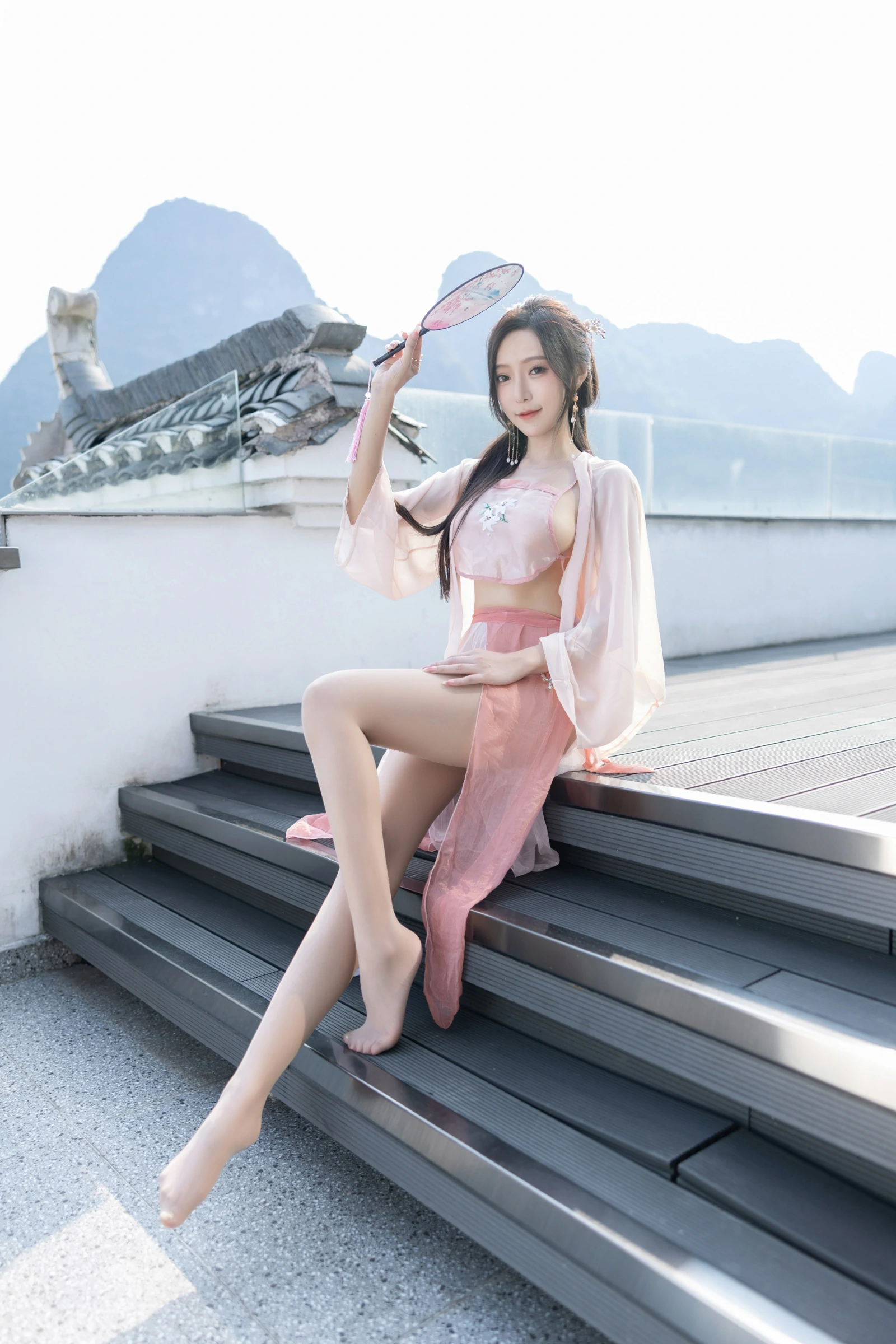 [秀人内购] 王馨瑶Yanni 诱人私拍福利 粉色古装情趣