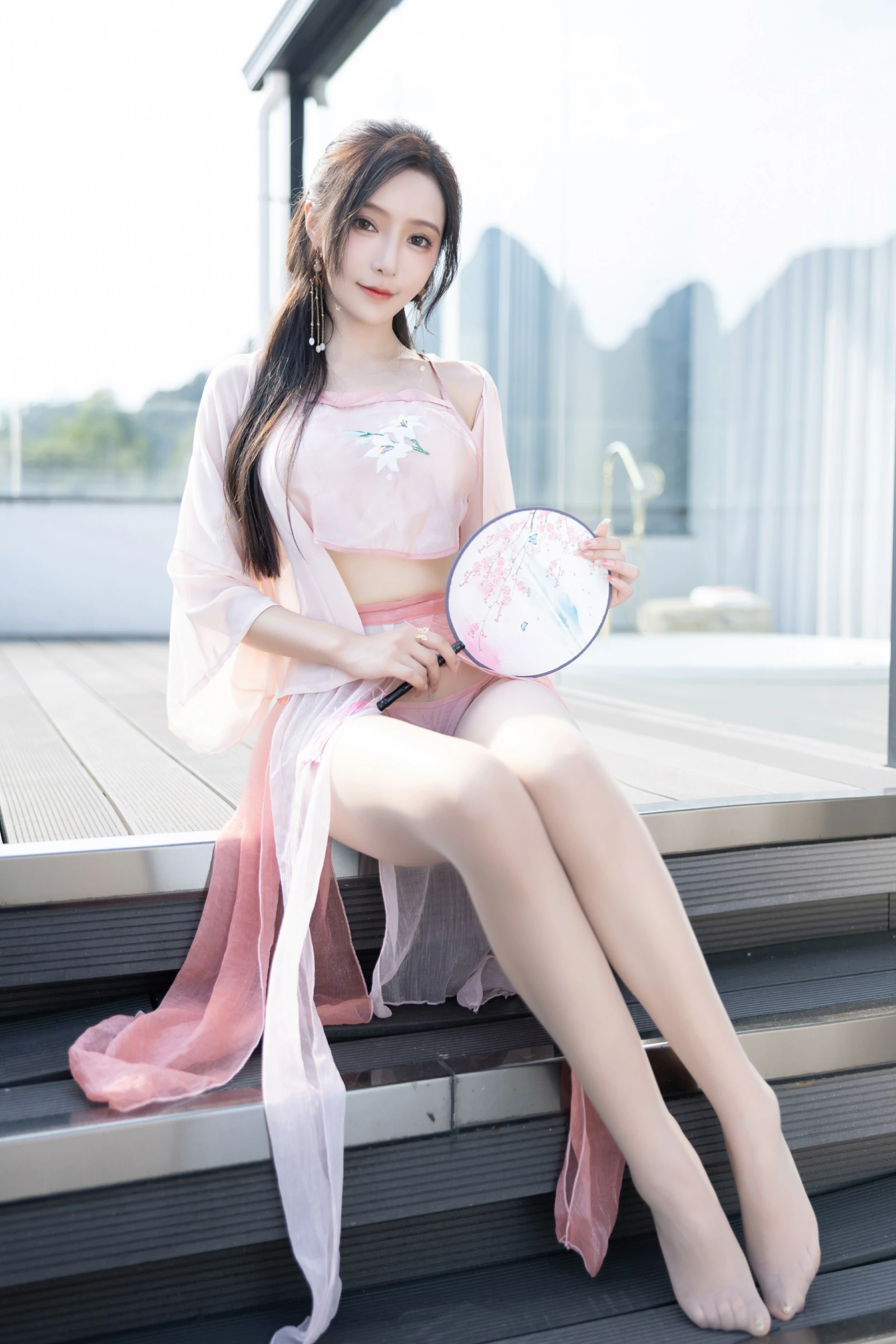 [秀人内购] 王馨瑶Yanni 诱人私拍福利 粉色古装情趣