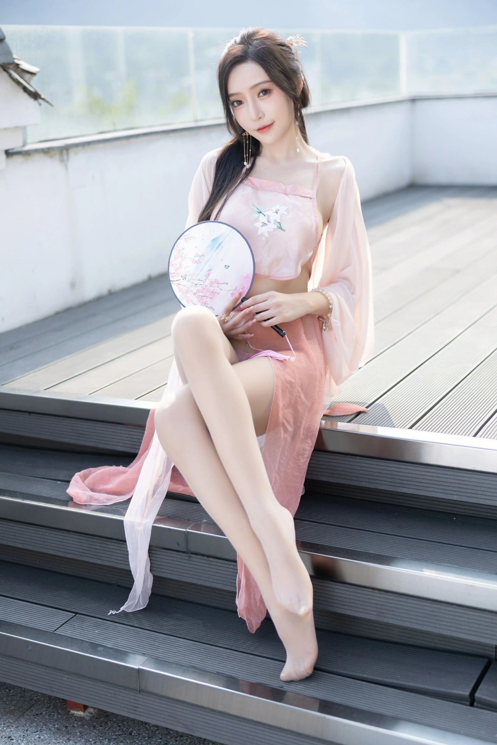 [秀人内购] 王馨瑶Yanni 诱人私拍福利 粉色古装情趣