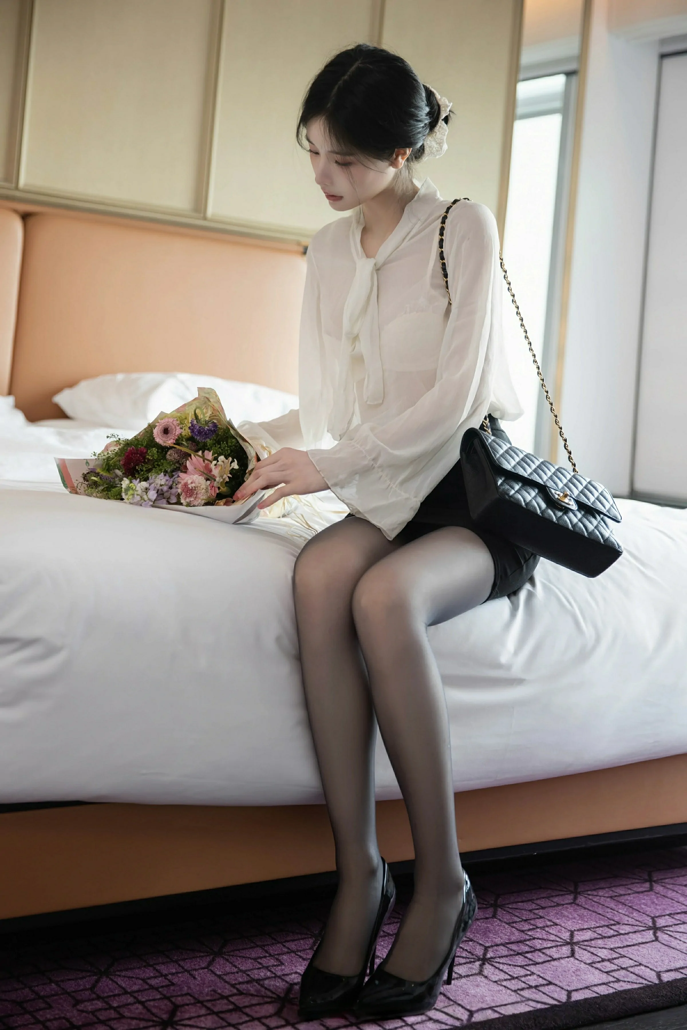 [XiuRen秀人网] 2025.05.23 No.10319 布丁wow 白色上衣 黑色短裙 性感写真 [77+1P] 