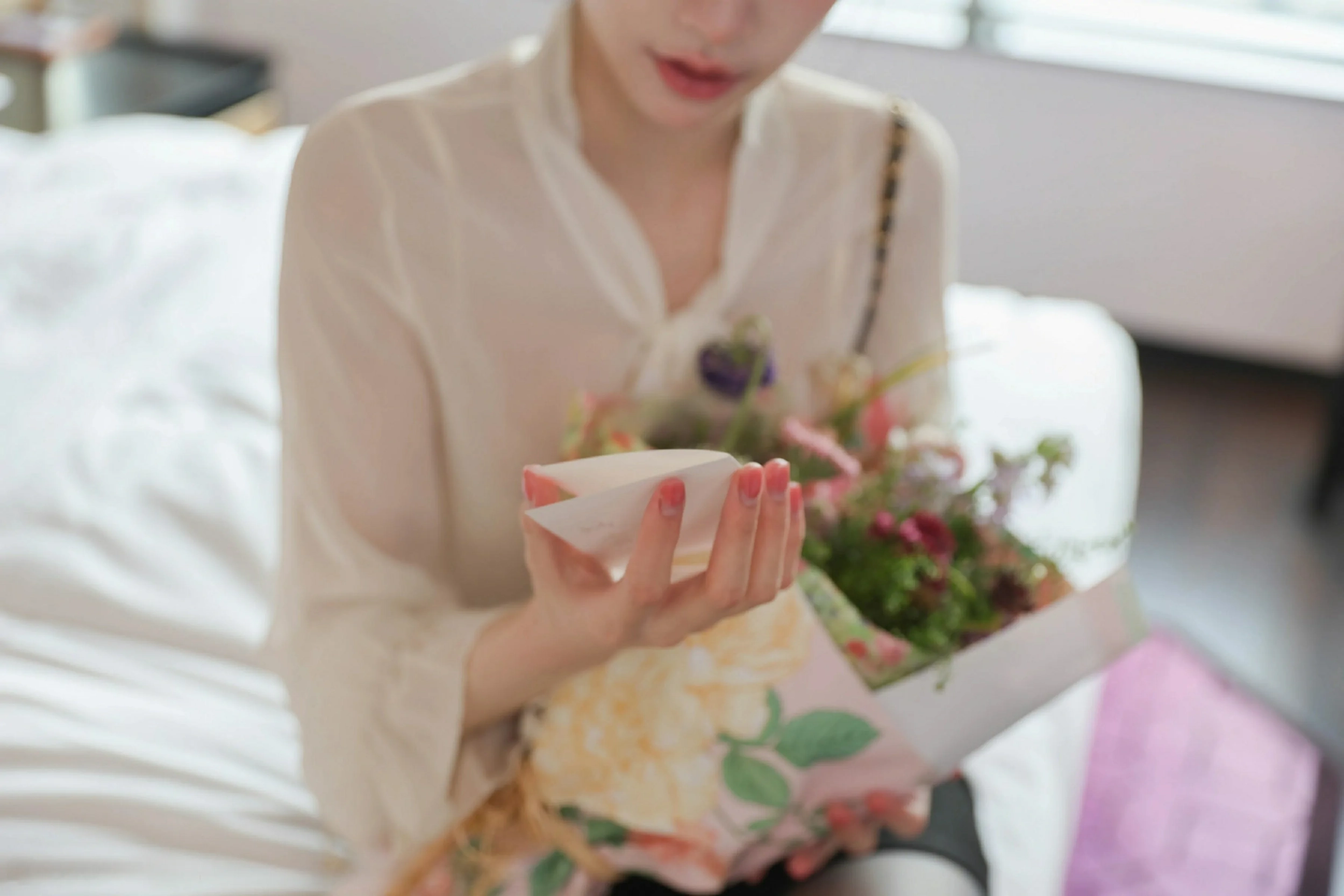 [XiuRen秀人网] 2025.05.23 No.10319 布丁wow 白色上衣 黑色短裙 性感写真 [77+1P] 
