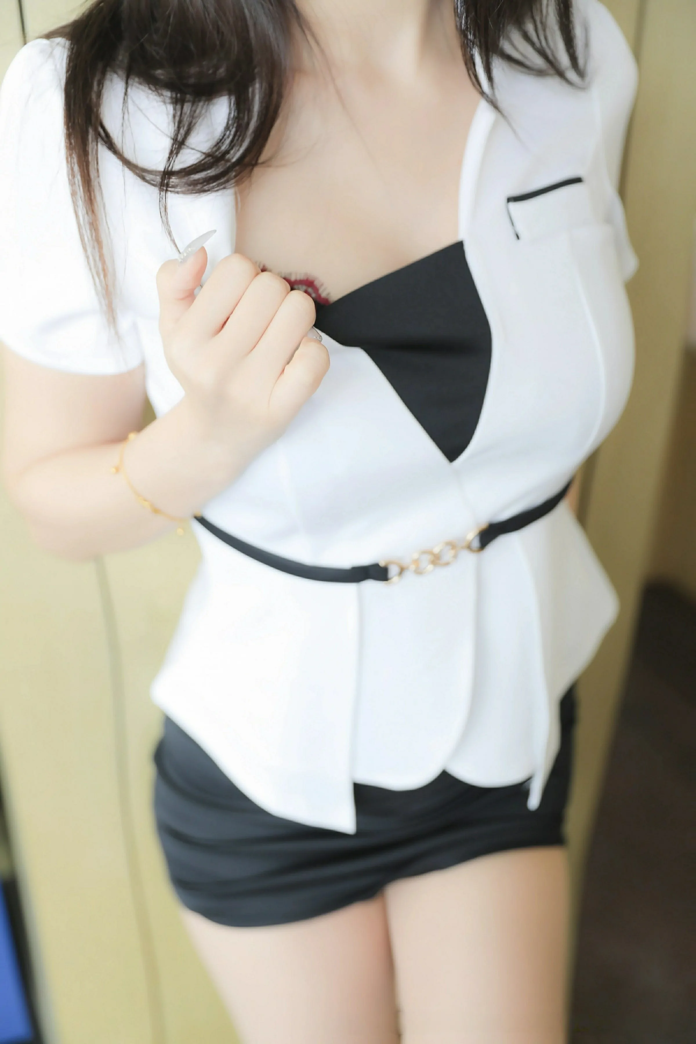 [XiuRen秀人网] 2025.05.23 No.10321 Candy糖糖 白色OL服饰 魅惑肉丝 性感写真 [81+1P] 