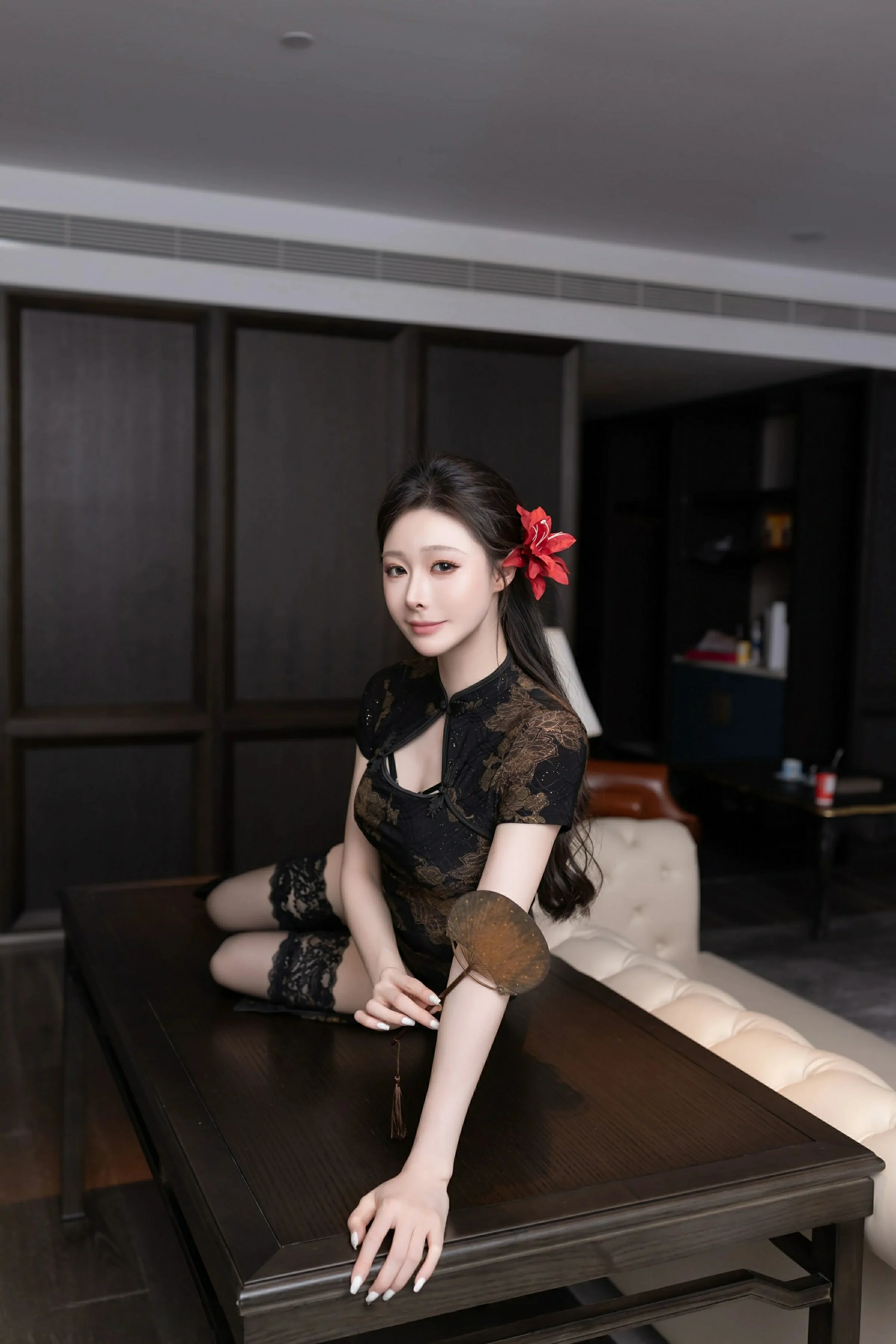[XiuRen秀人网] 2025.05.23 No.10323 小逗逗 黑色古风服饰 魅惑黑丝 性感写真 [73+1P]
