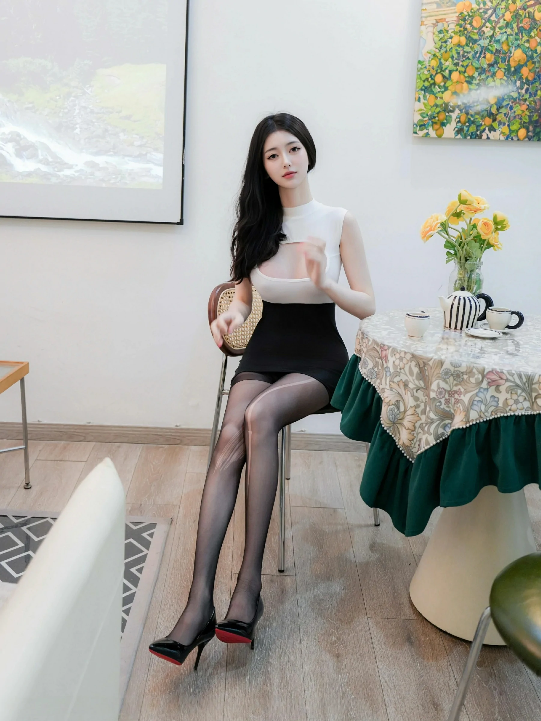 [XiuRen秀人网] 2025.05.29 No.10340 白小蝶 白色T恤 魅惑黑丝 性感写真 [54+1P]