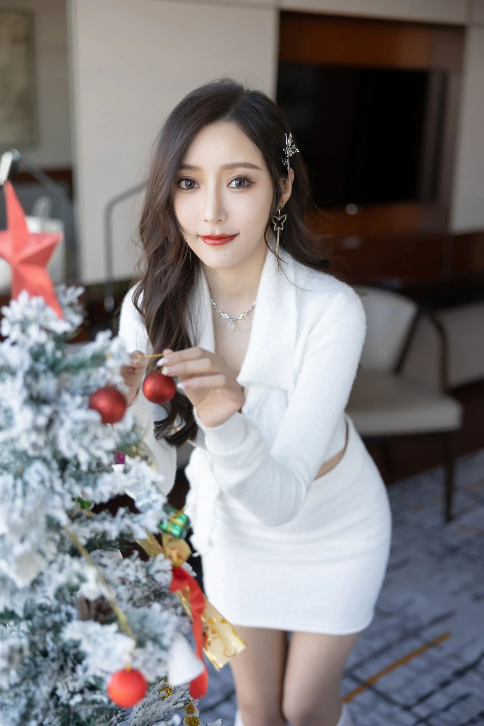 [秀人内购] 王馨瑶Yanni 诱人私拍福利 白色套装