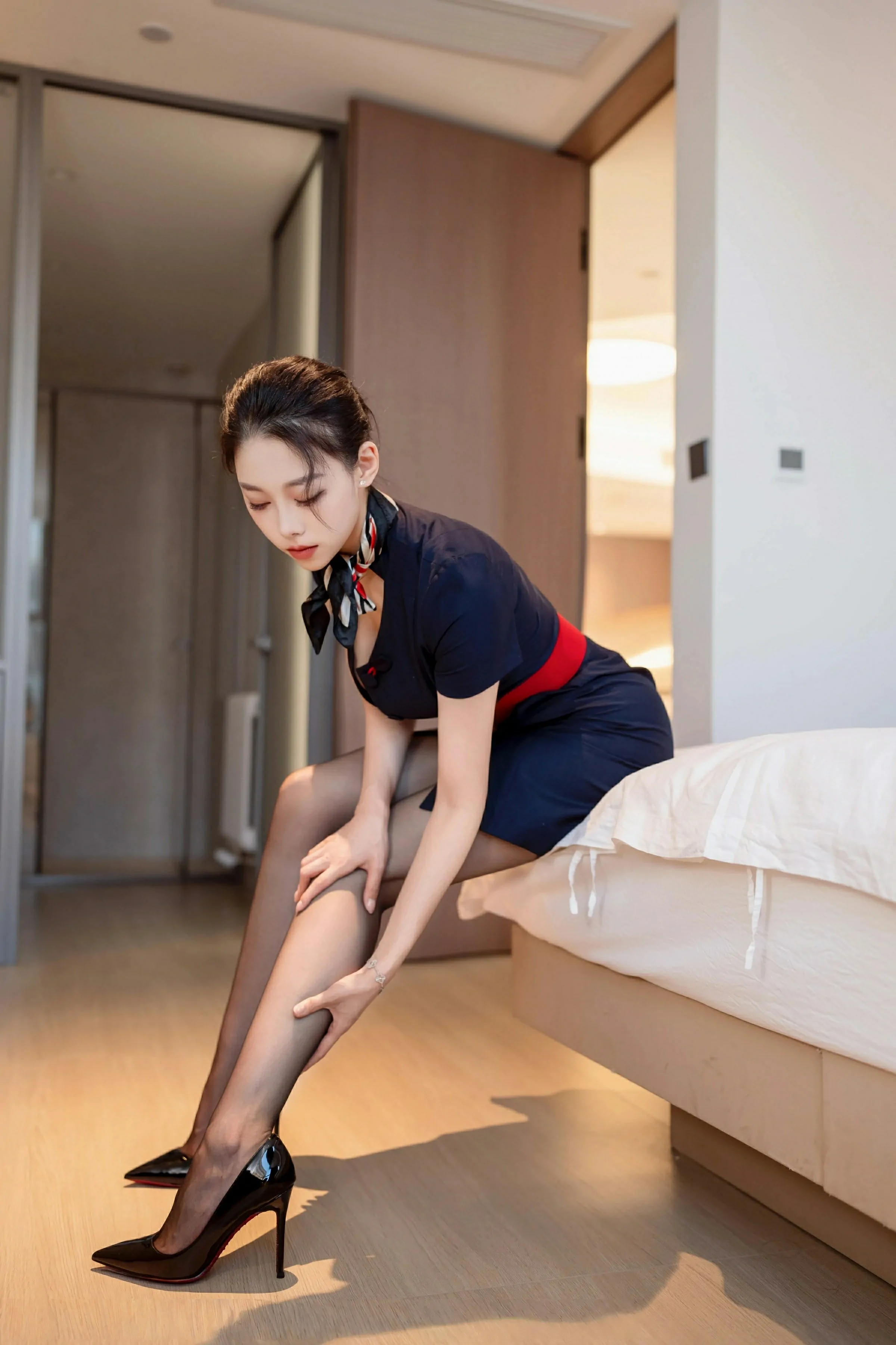 [XINGYAN星颜社] 2025.06.05 VOL.354 清妙 空姐制服 魅惑黑丝 性感写真 [78+1P]