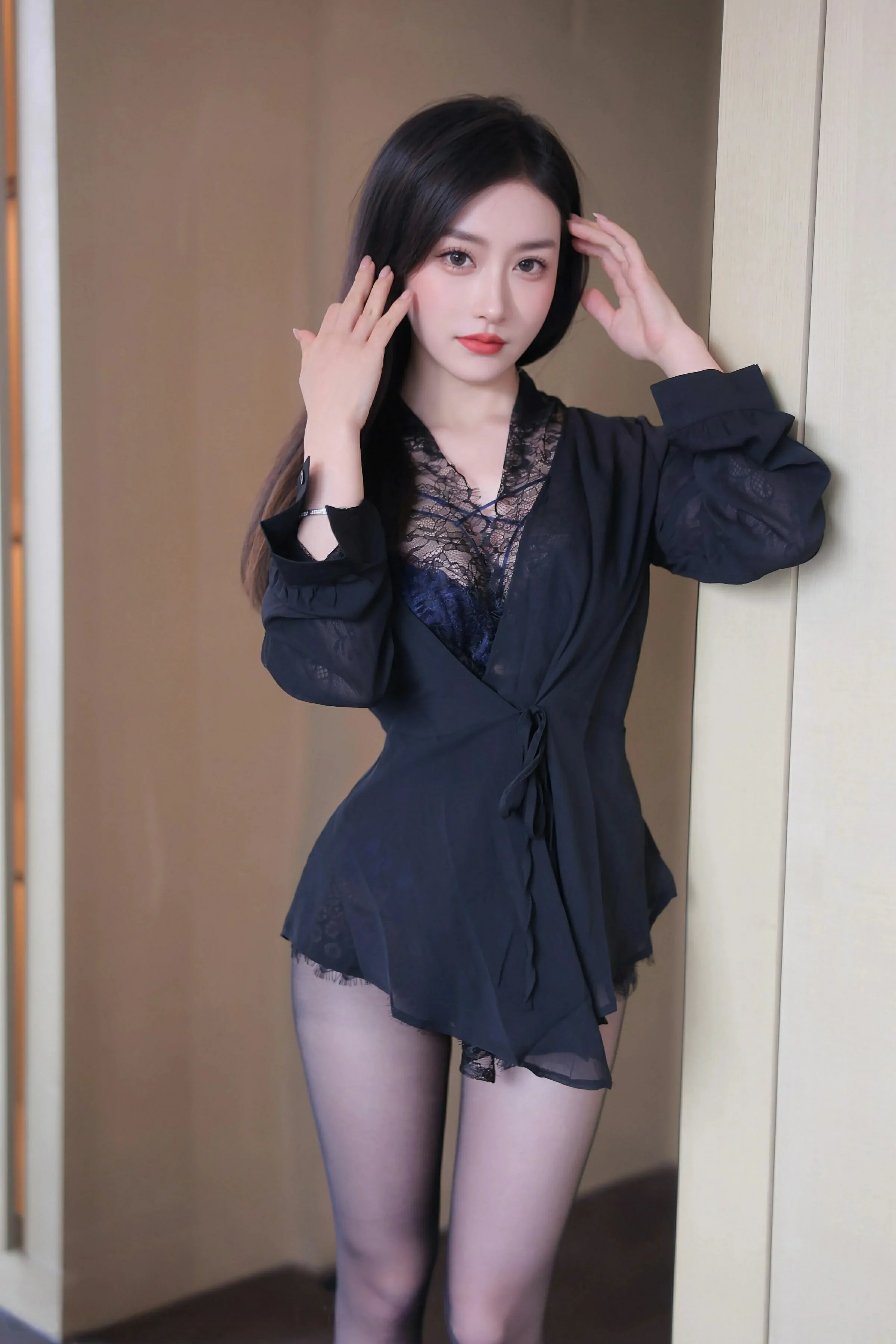 [XiuRen秀人网] 2025.06.09 No.10382 Annie_baby 蕾丝情趣服饰 魅惑黑丝 性感写真 [72+1P]