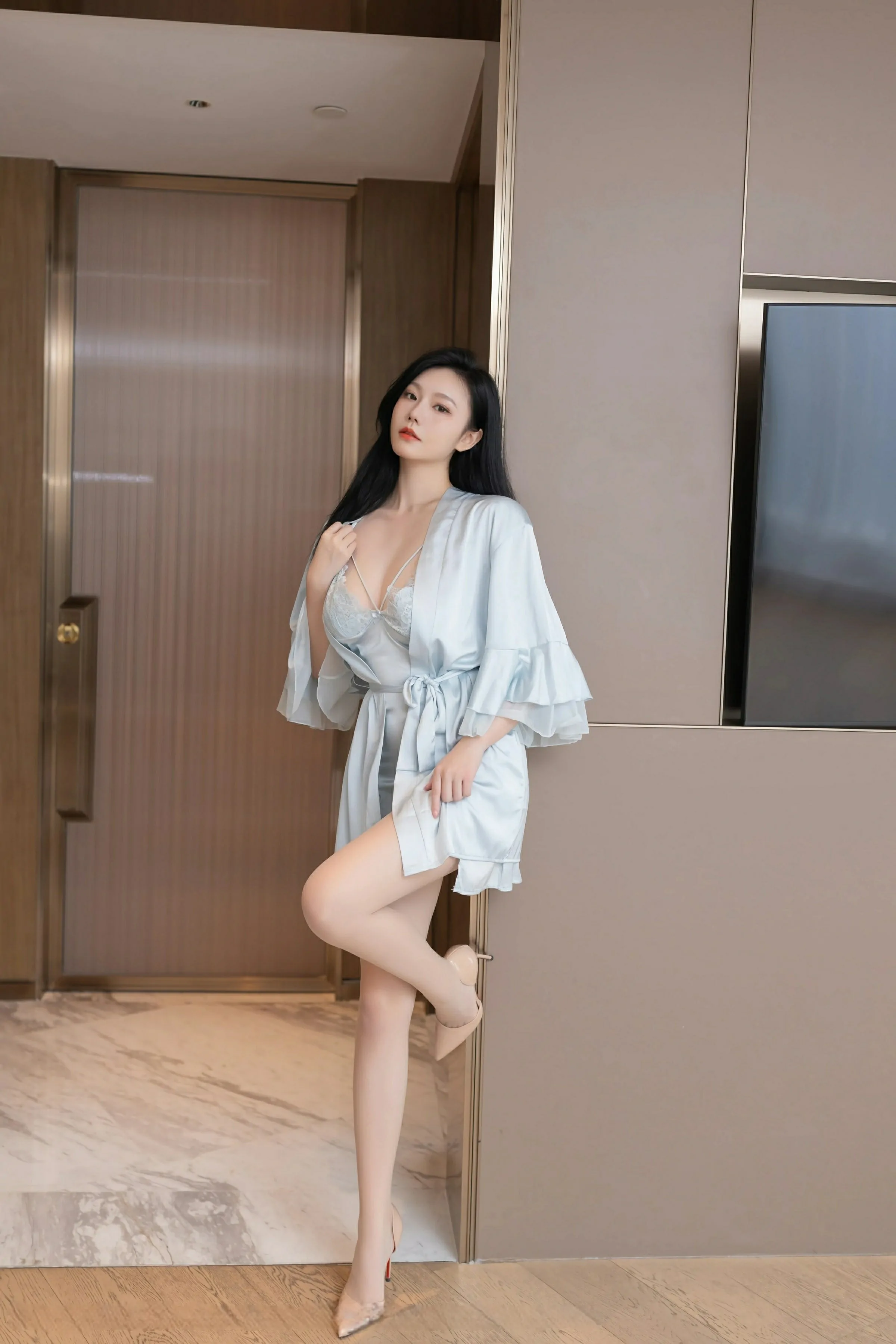 [XiuRen秀人网] 2025.06.10 No.10390 安然anran 蓝色连衣短裙 肉色丝袜 性感写真 [80+1P]