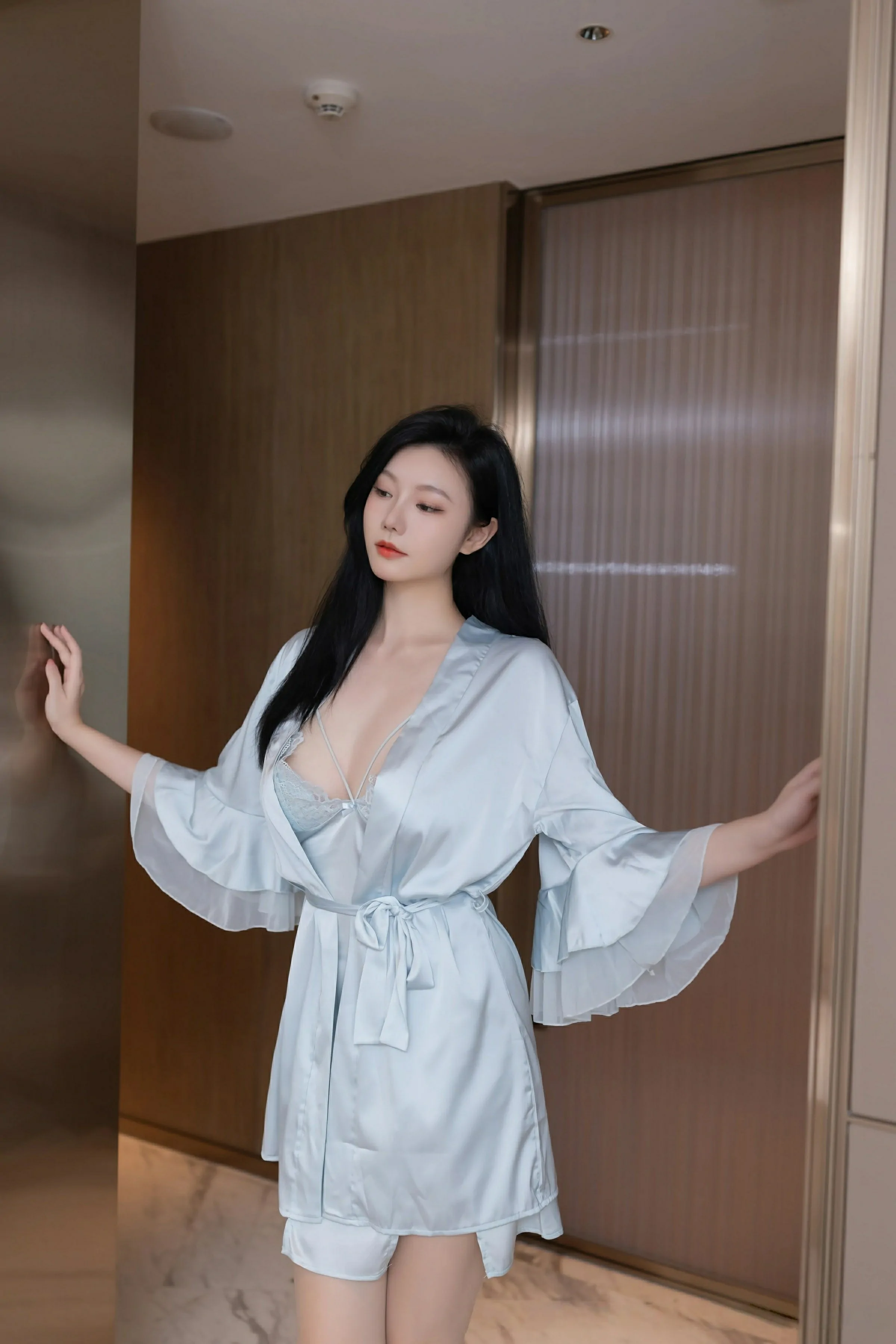 [XiuRen秀人网] 2025.06.10 No.10390 安然anran 蓝色连衣短裙 肉色丝袜 性感写真 [80+1P]