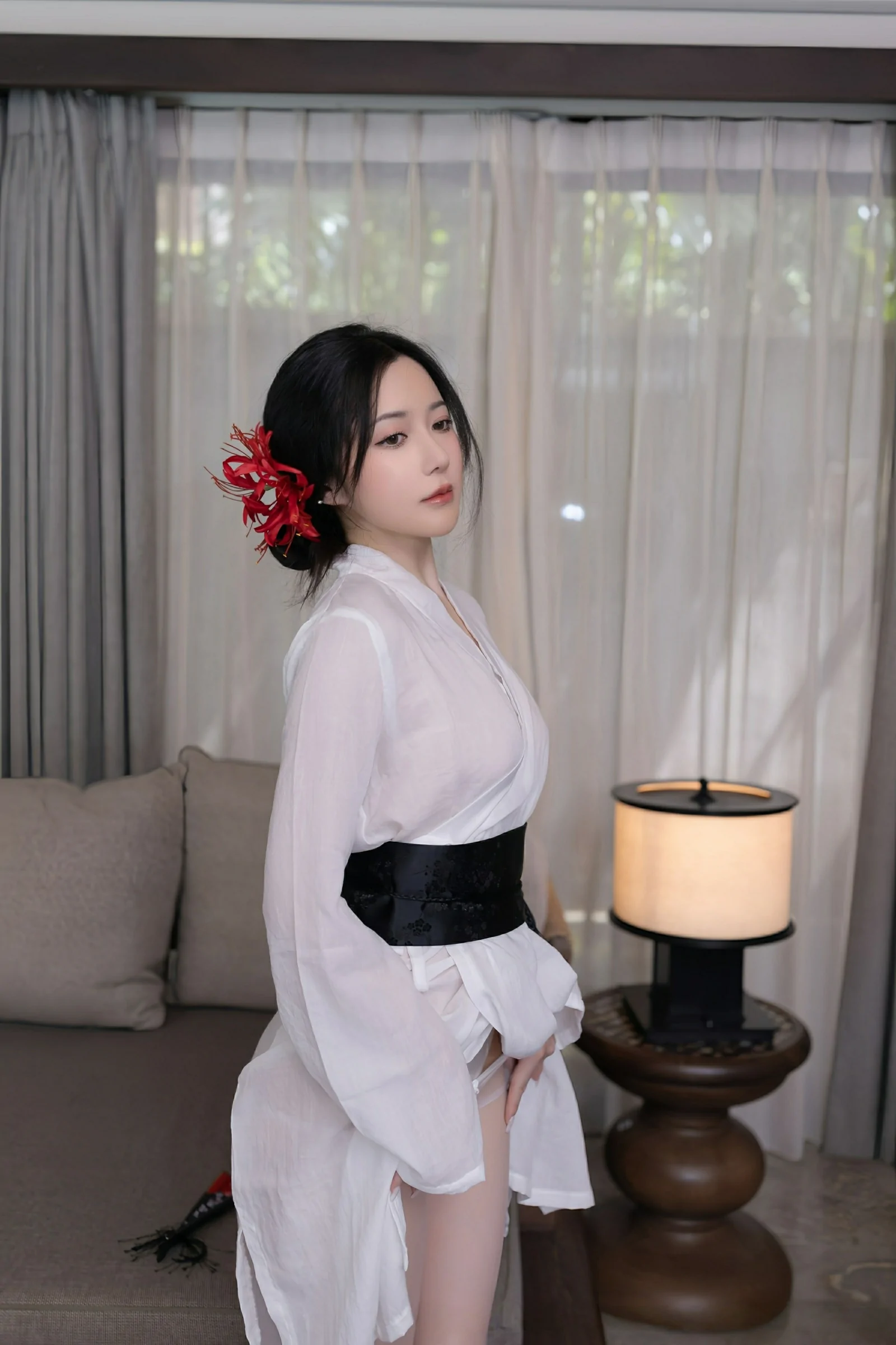 [XiuRen秀人网] 2025.07.04 No.10514 鱼子酱Fish 白色服饰 白色丝袜 性感写真 [80+1P]