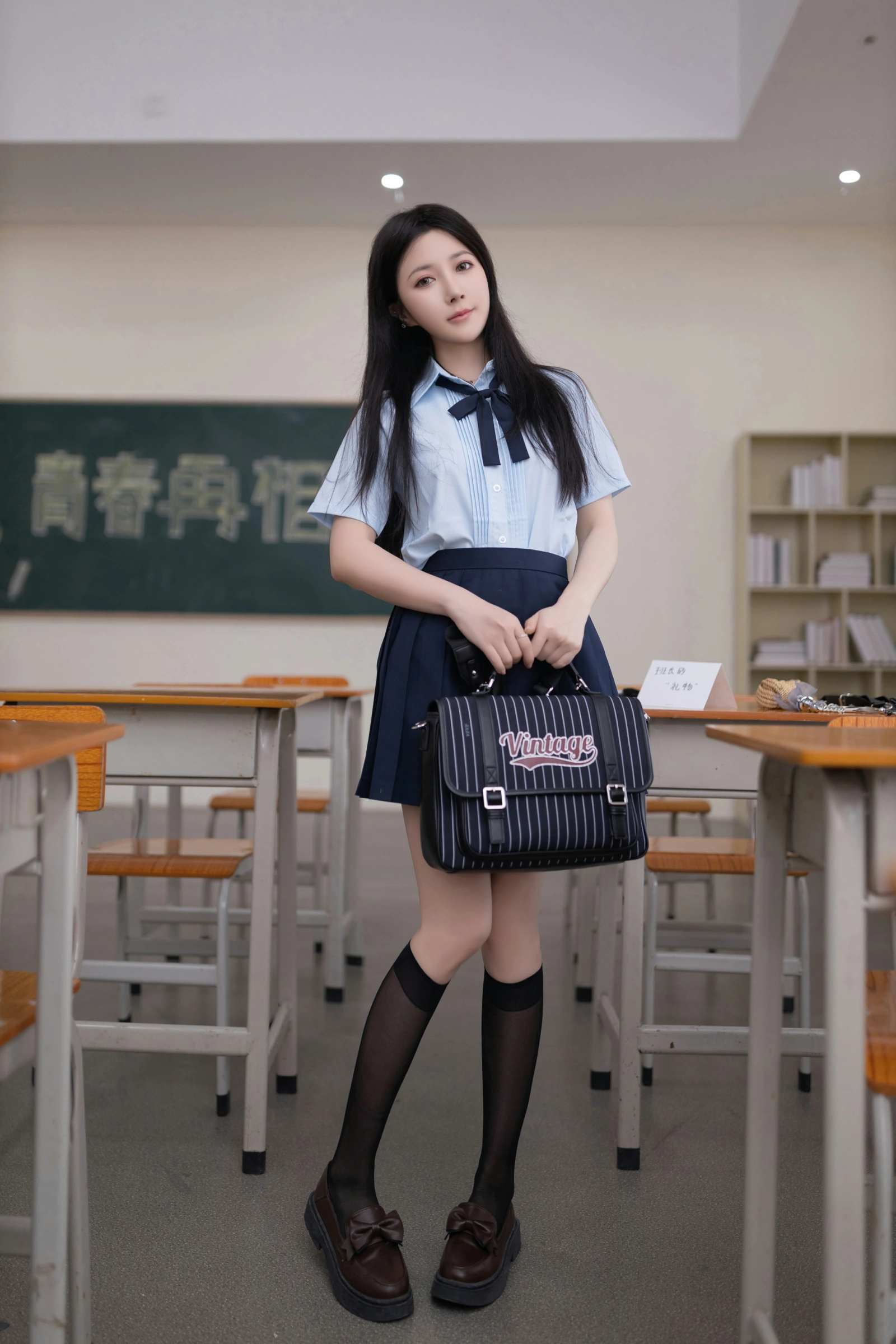 [秀人内购] 鱼子酱Fish 诱人私拍福利 班长的礼物