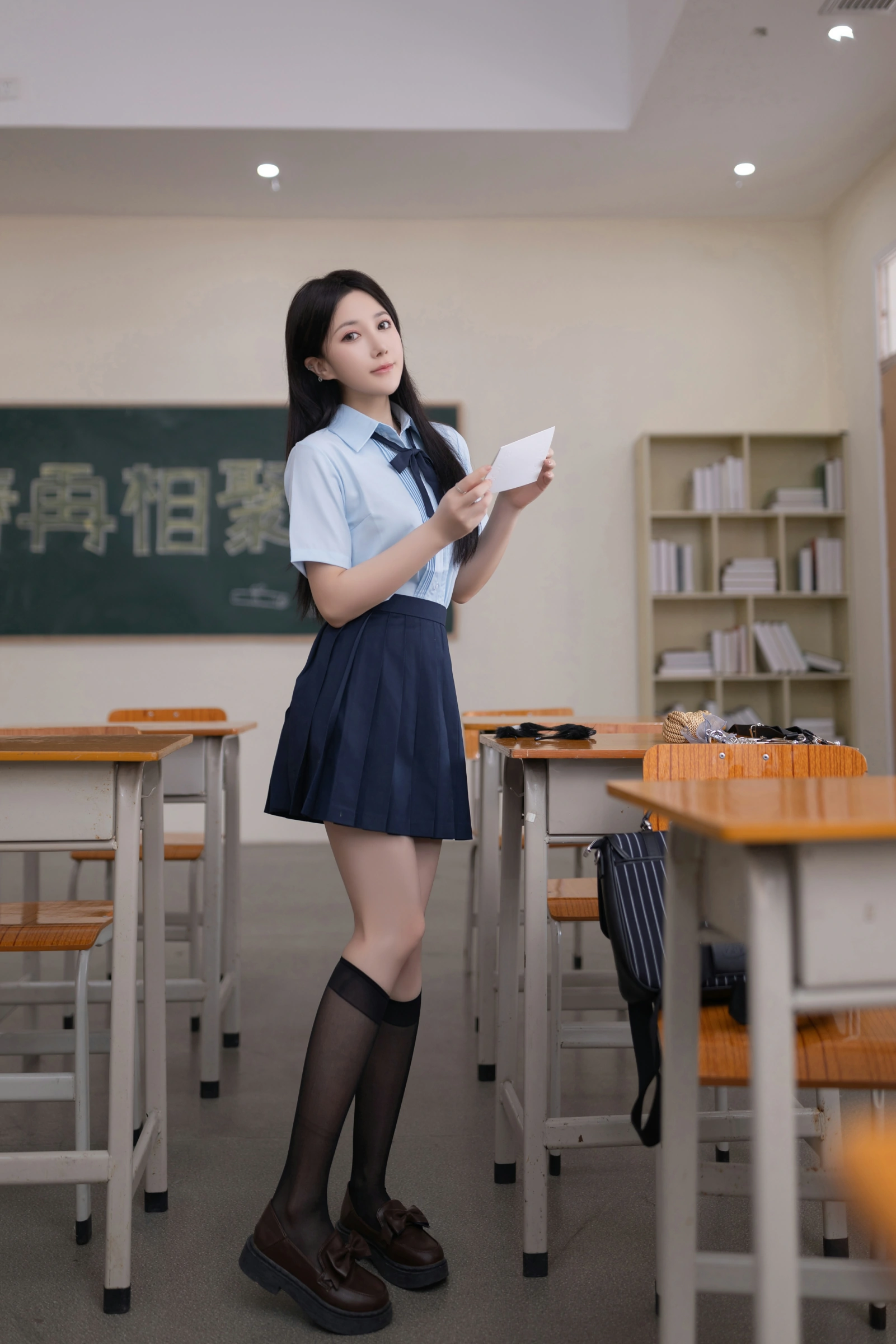 [秀人内购] 鱼子酱Fish 诱人私拍福利 班长的礼物