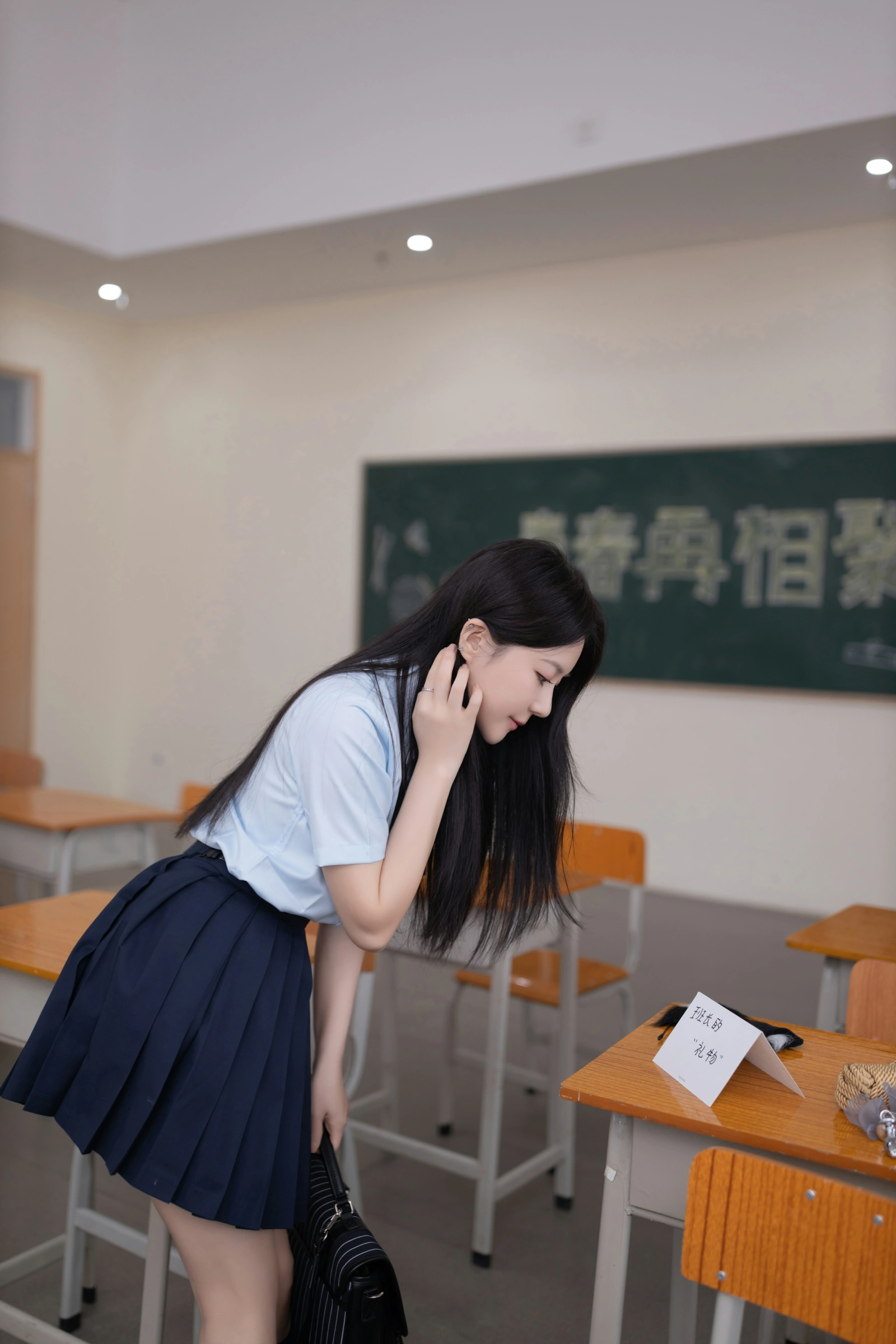 [秀人内购] 鱼子酱Fish 诱人私拍福利 班长的礼物