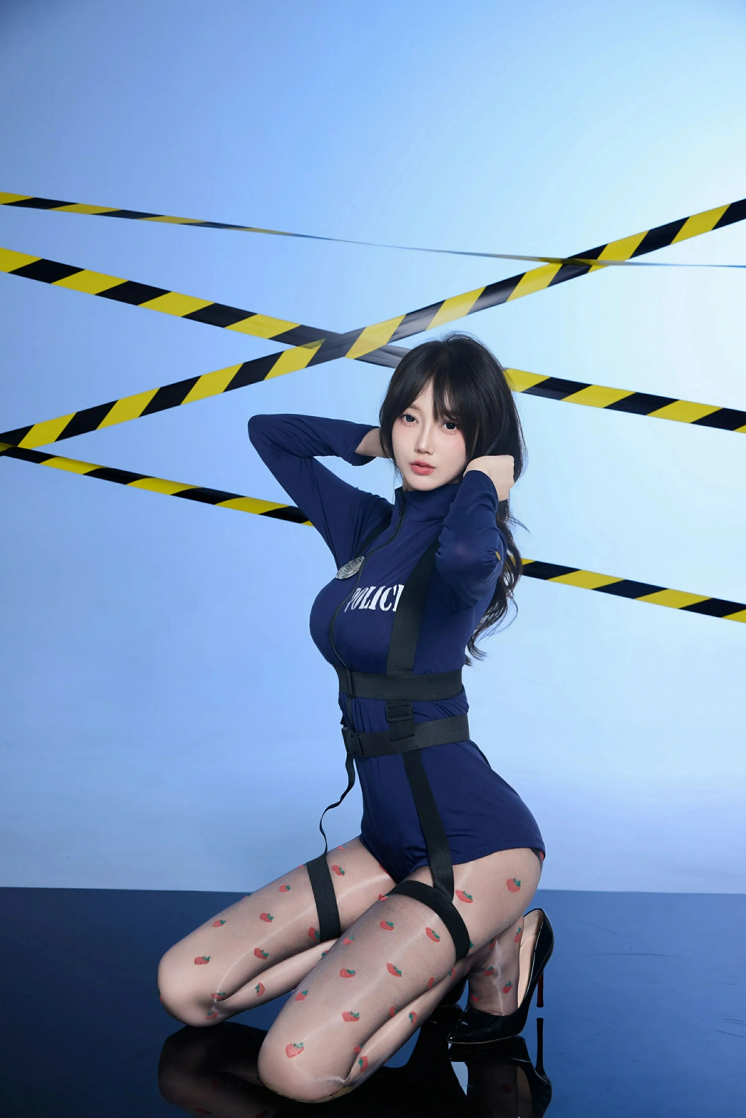[XiuRen秀人网] 2025.07.14 No.10544 玥儿玥er 蓝色制服诱惑 魅惑黑丝 性感写真 [68+1P]
