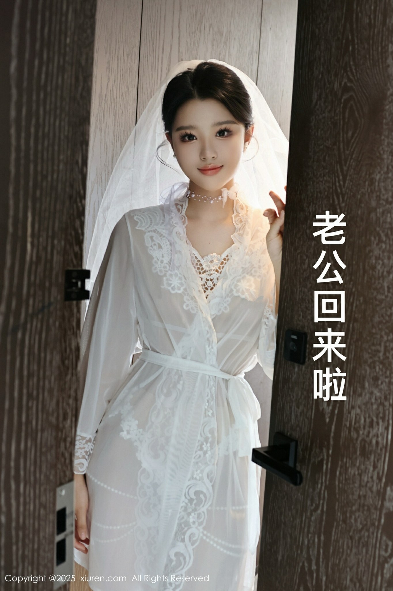 [XiuRen秀人网] 2025.07.18 No.10559 糯梨子 新人首套写真 性感白色婚纱 白色丝袜 [70+1P]