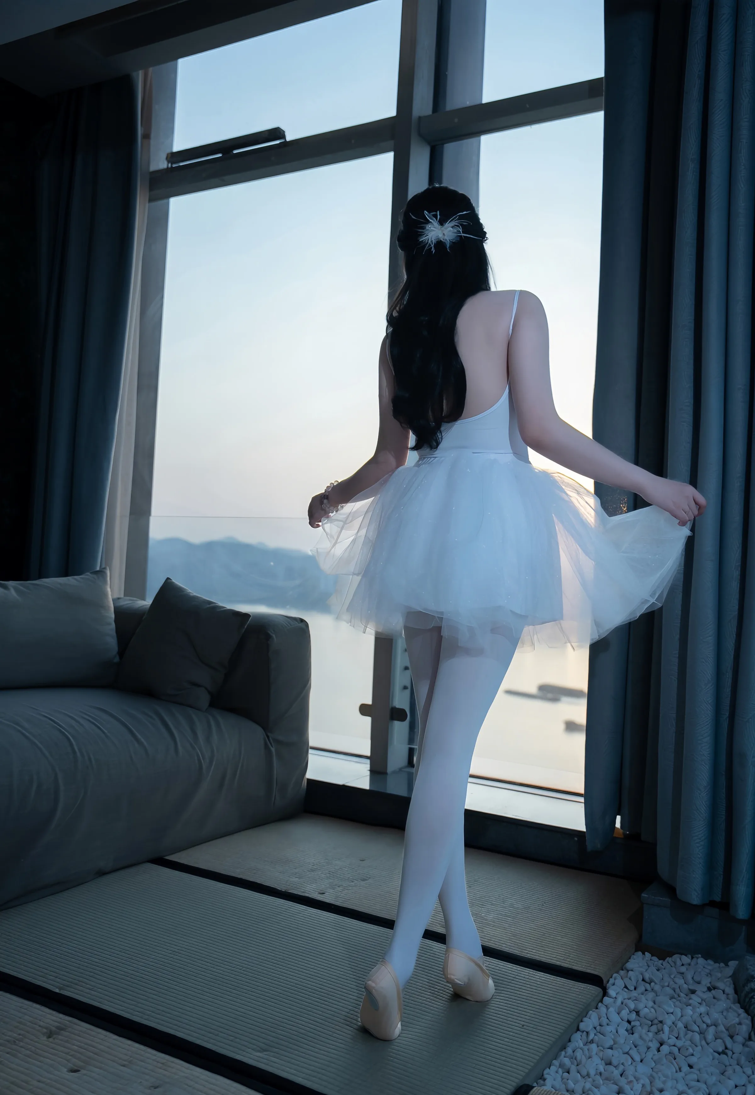[XiuRen秀人网] 2025.07.23 No.10575 软情 白色芭蕾服 白色丝袜 性感写真 [78+1P]