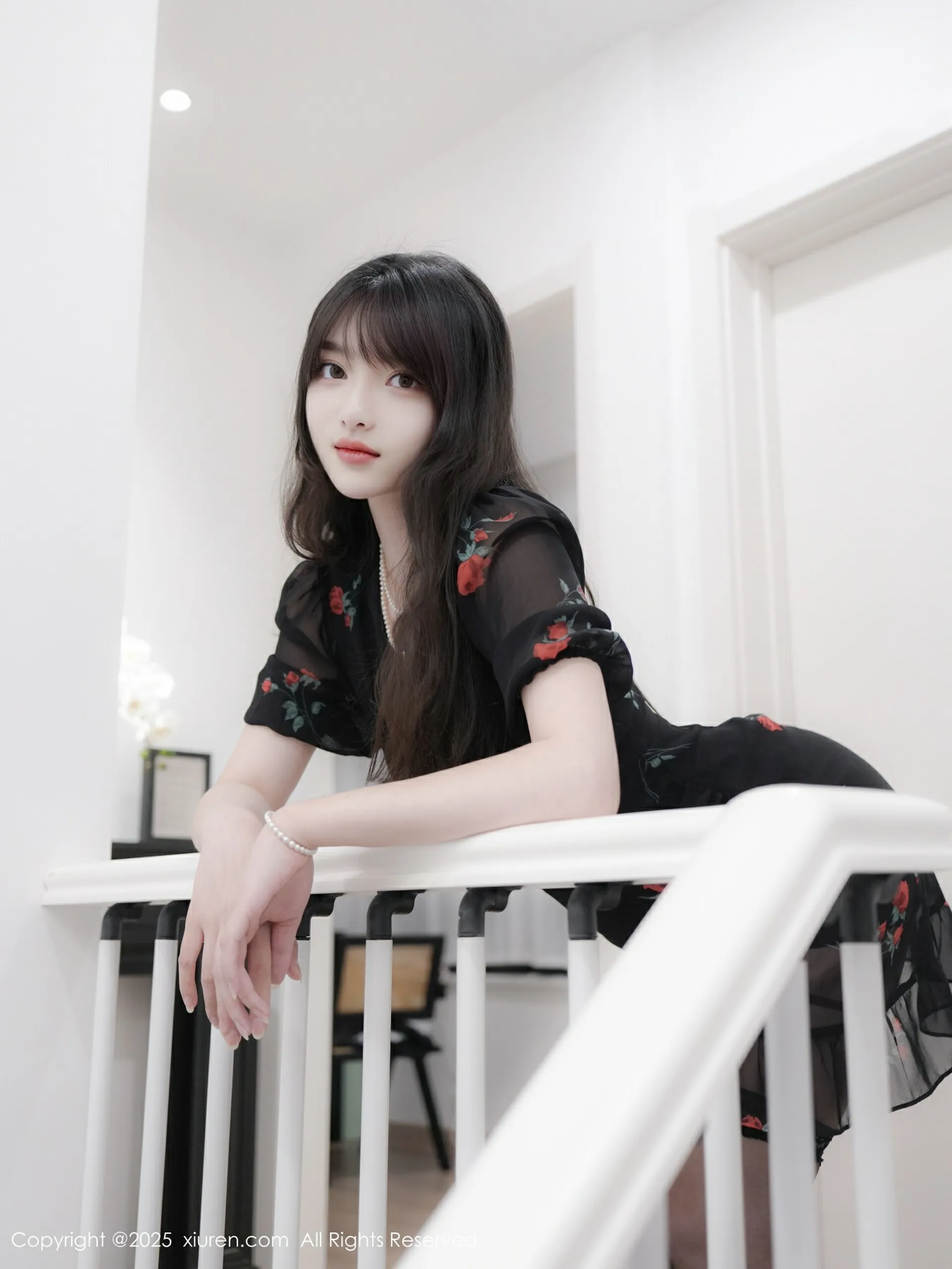[XiuRen秀人网] 2025.07.25 No.10586 白露lulu 玫瑰黑裙 魅惑黑丝 性感写真 [84+1P]