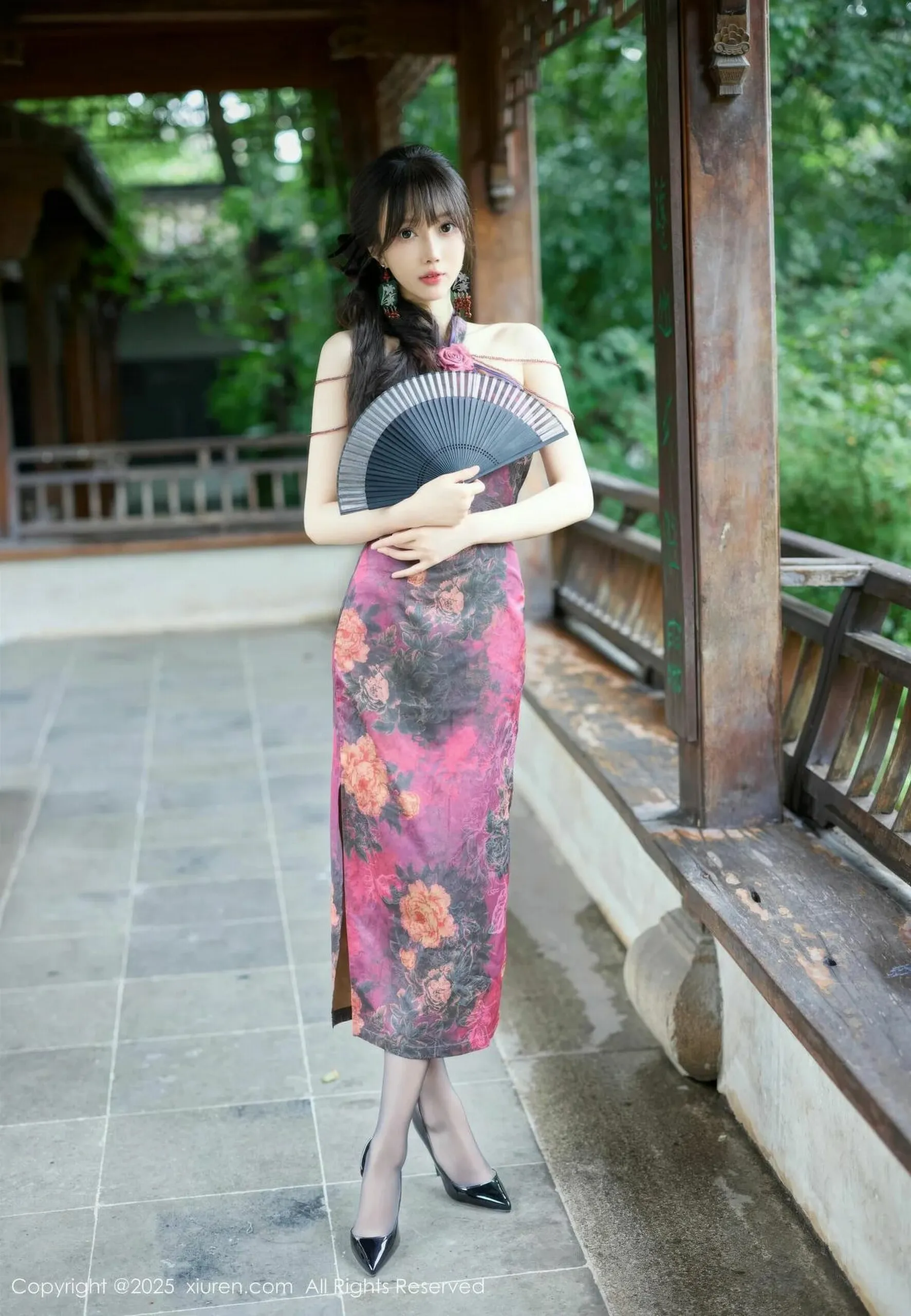 [XiuRen秀人网] 2025.07.28 No.10593 玥儿玥er 紫色旗袍 魅惑黑丝 性感写真 [64+1P]