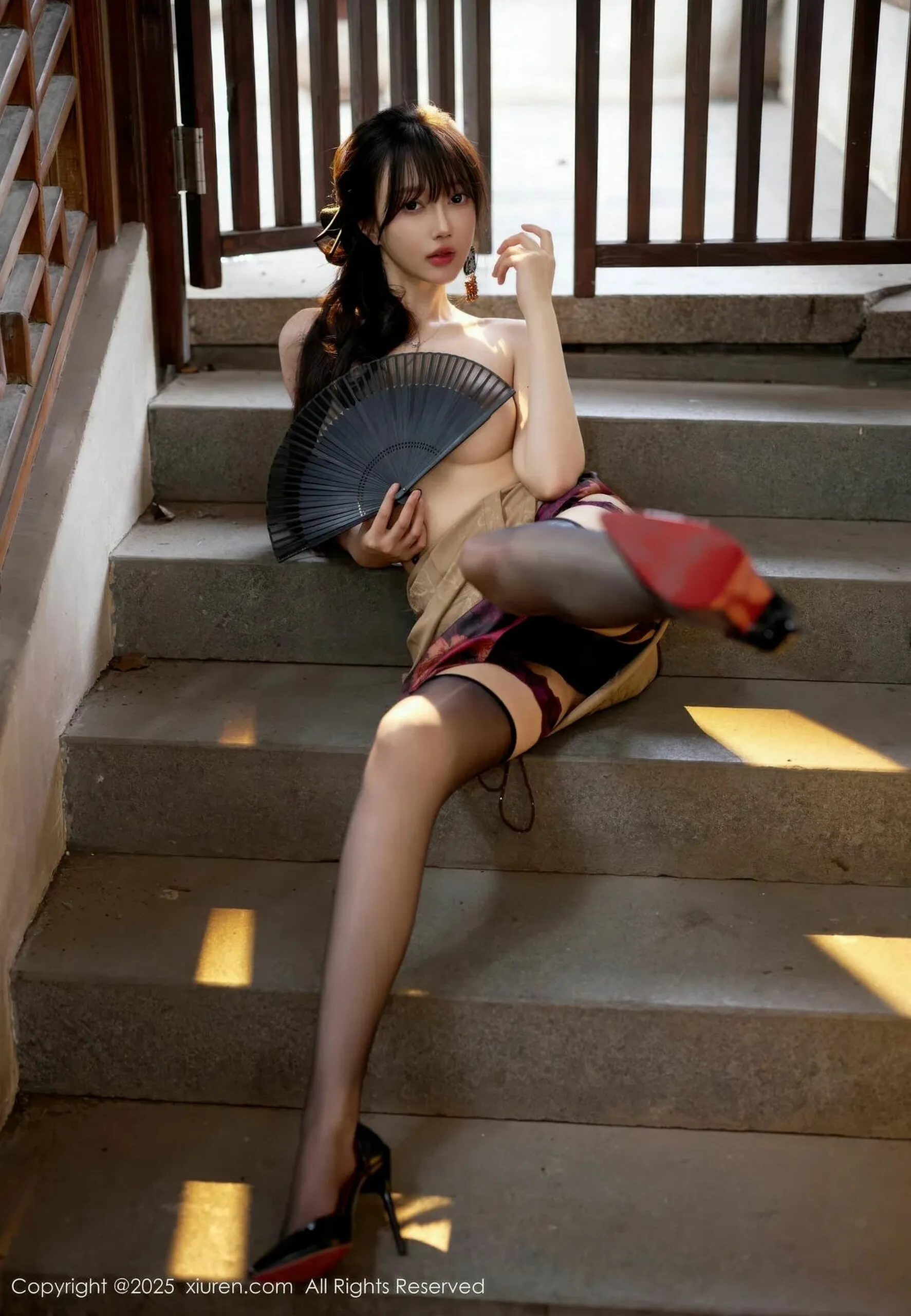 [XiuRen秀人网] 2025.07.28 No.10593 玥儿玥er 紫色旗袍 魅惑黑丝 性感写真 [64+1P]