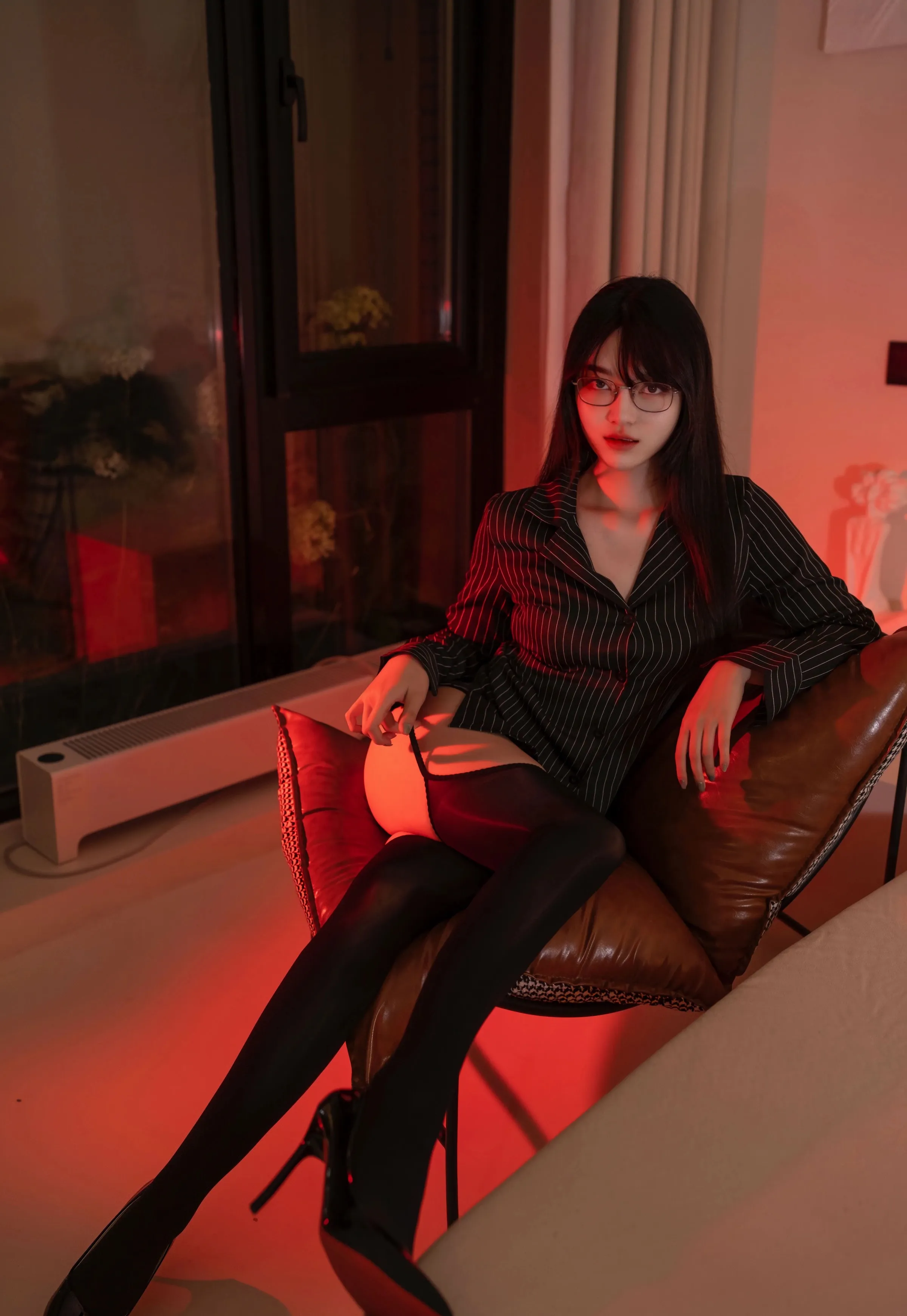 [XINGYAN星颜社] 2025.07.30 VOL.376 白露lulu 黑色衬衫 魅惑黑丝 性感写真 [71+1P]
