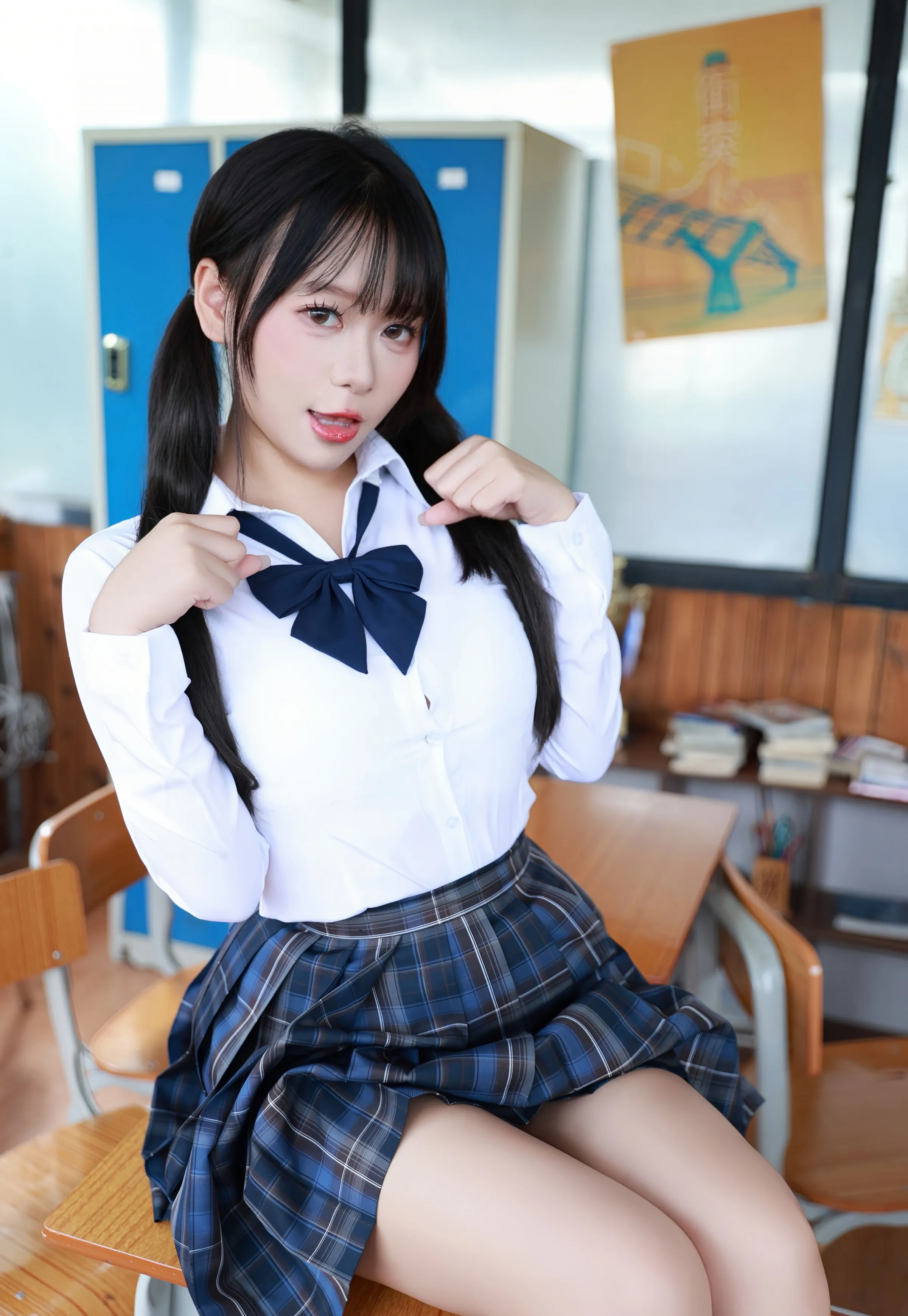 [XiuRen秀人网] 2025.07.31 No.10602 水泽 新人首套写真 性感JK制服诱人白色丝袜 [85+1P]