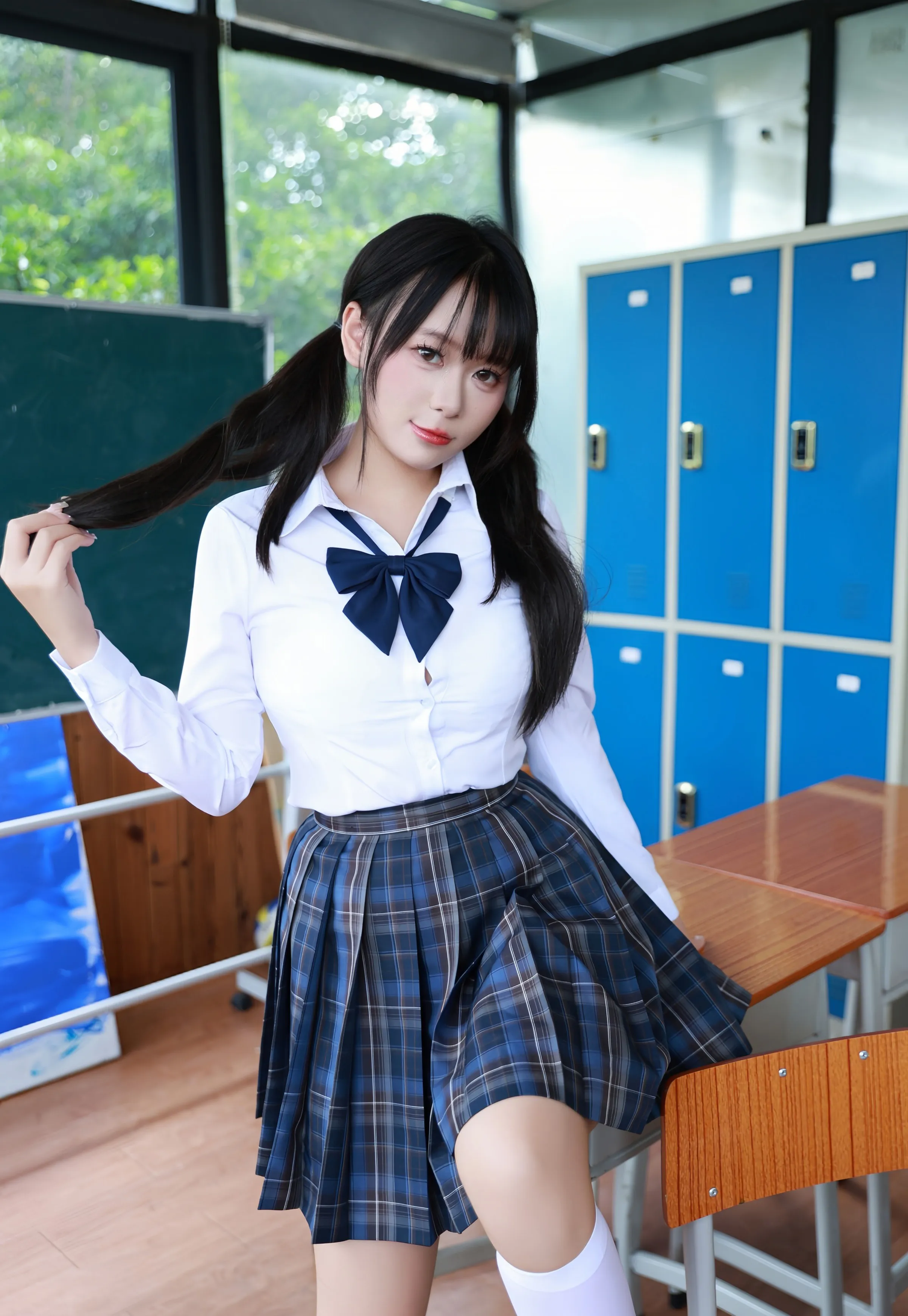 [XiuRen秀人网] 2025.07.31 No.10602 水泽 新人首套写真 性感JK制服诱人白色丝袜 [85+1P]