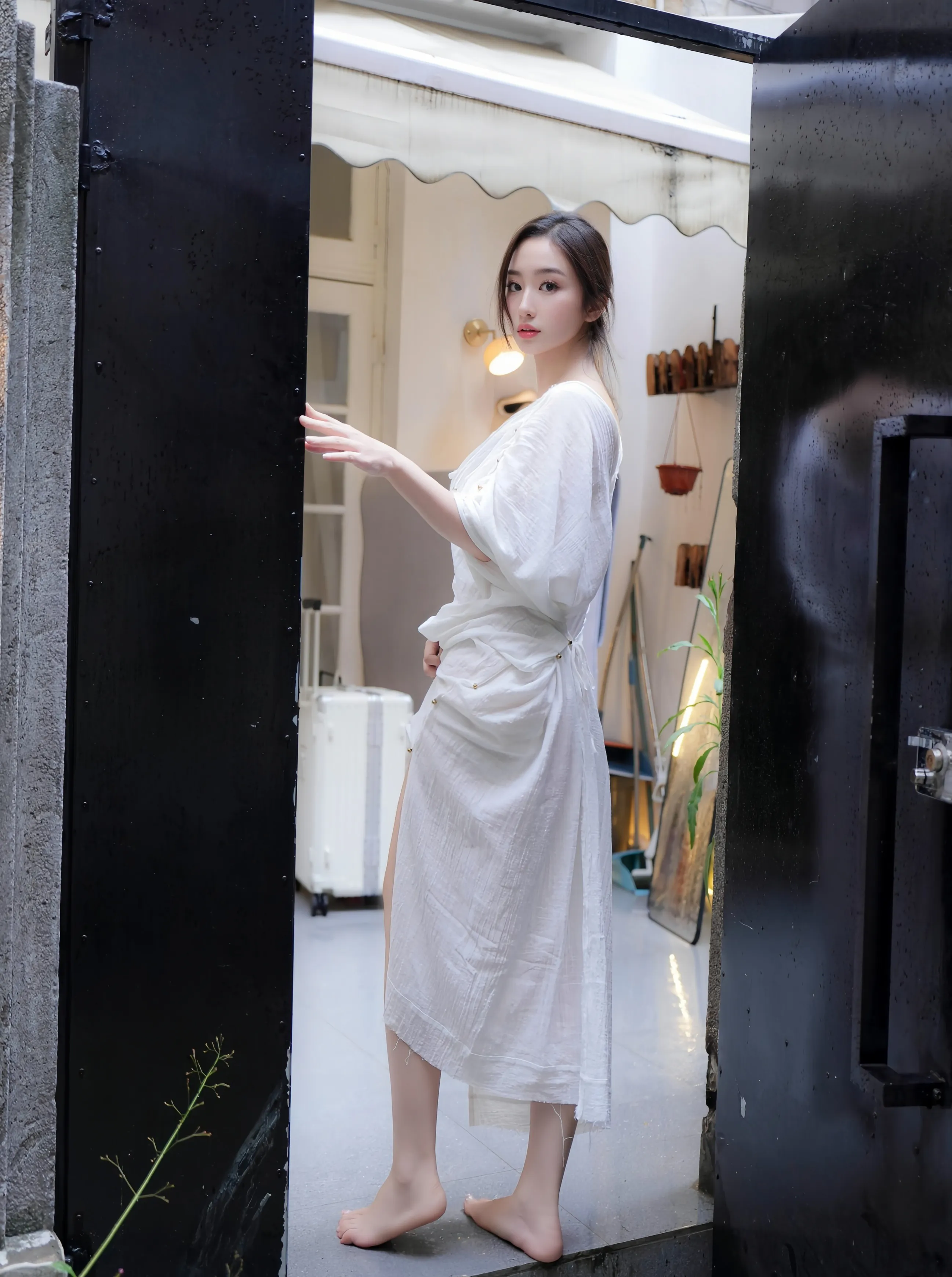 [XiuRen秀人网] 2025.07.31 No.10603 楠芝 白色长袍 性感写真 [77+1P]