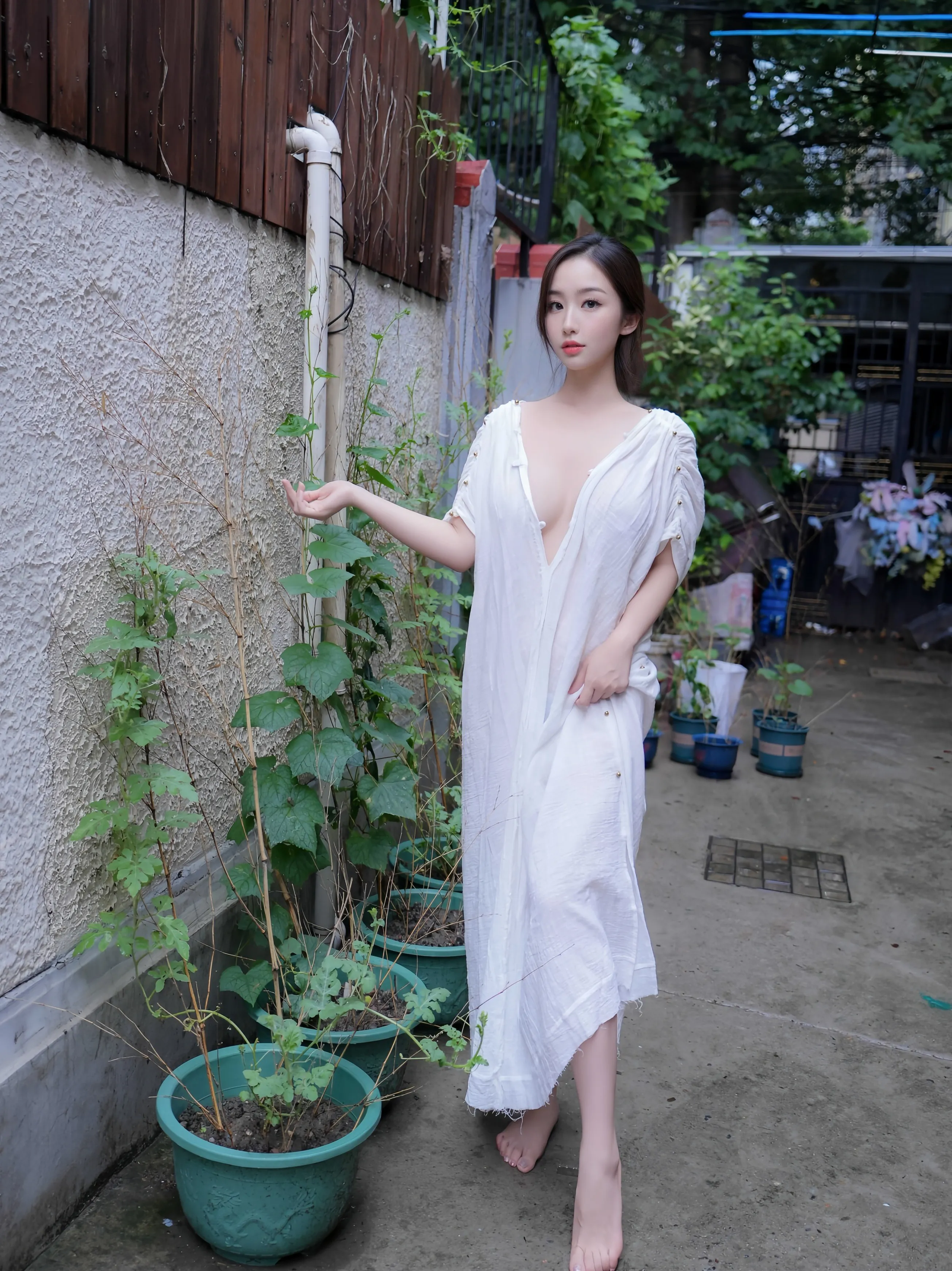 [XiuRen秀人网] 2025.07.31 No.10603 楠芝 白色长袍 性感写真 [77+1P]