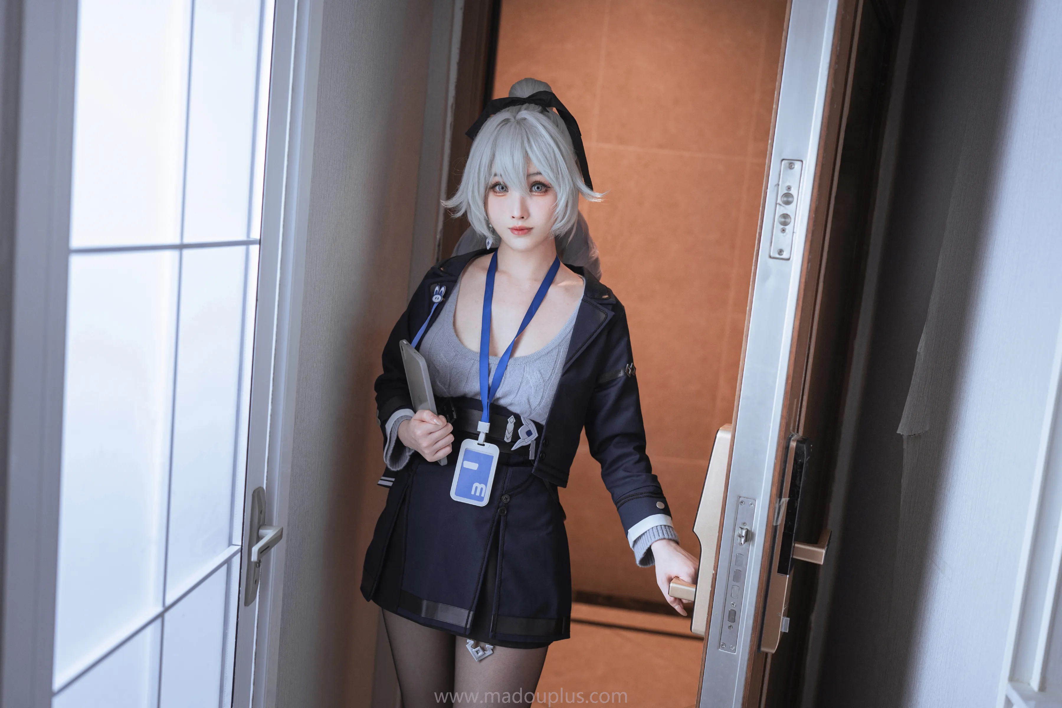 [COSPLAY]rioko凉凉子 – 布洛妮娅OL 大鸭鸭