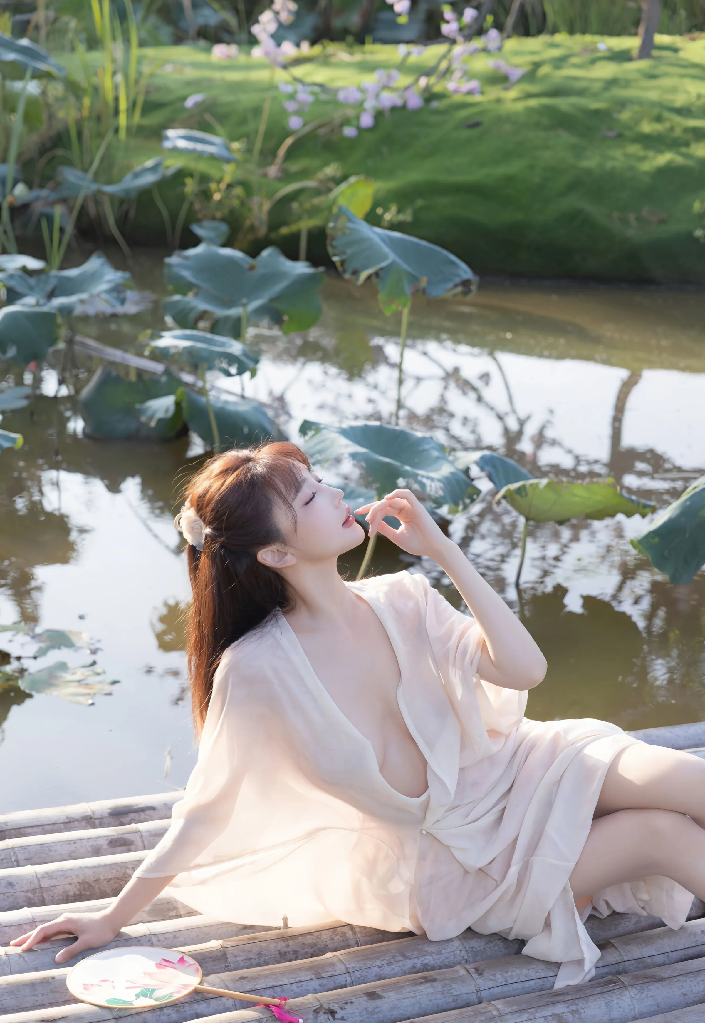 [XiuRen秀人网] 2025.08.07 No.10630 陆萱萱 浅色薄纱 诱人肉色丝袜 性感写真 [76+1P]