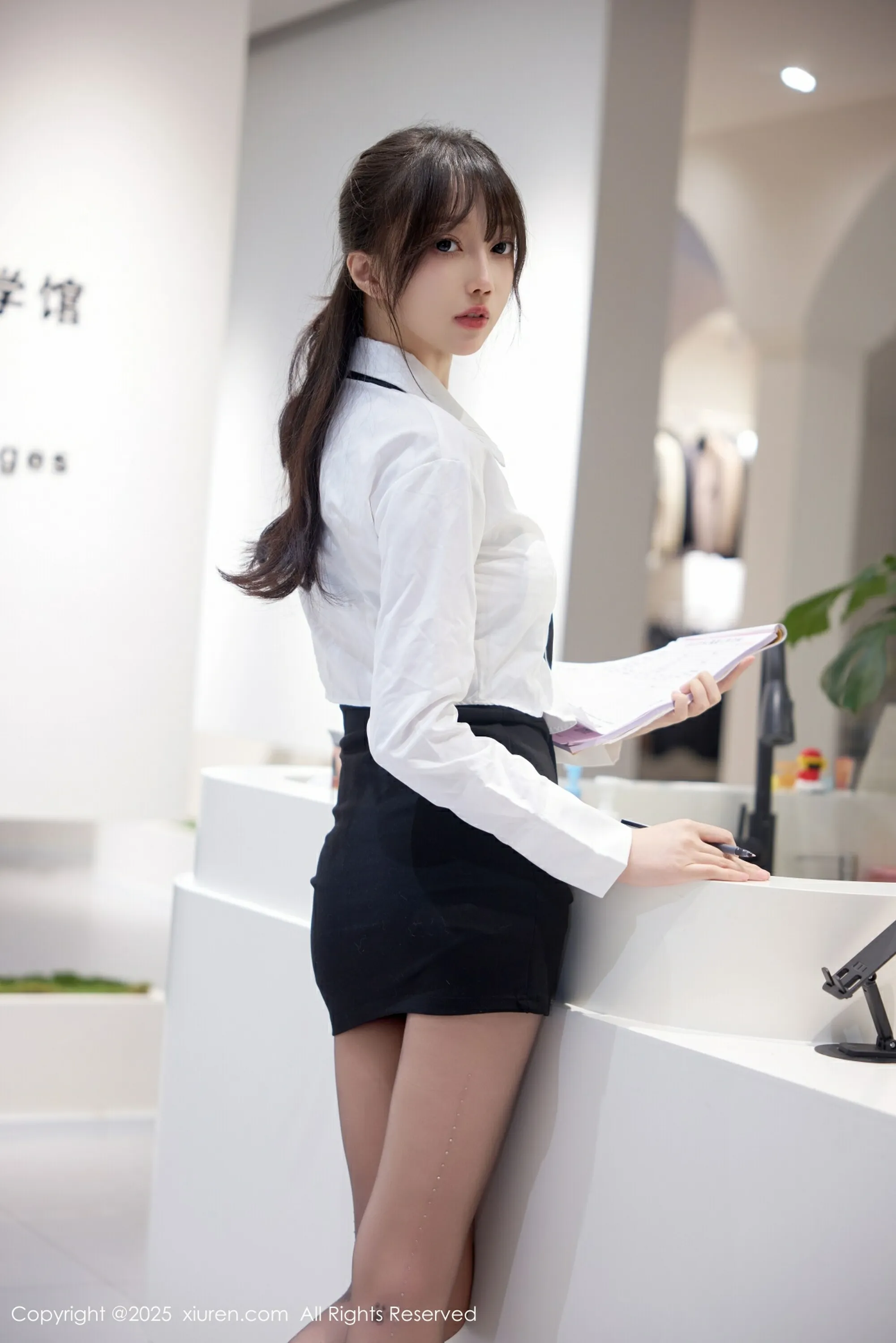 [XiuRen秀人网] 2025.08.11 No.10636 玥儿玥er OL服饰搭配魅惑黑丝 性感写真 [58+1P]
