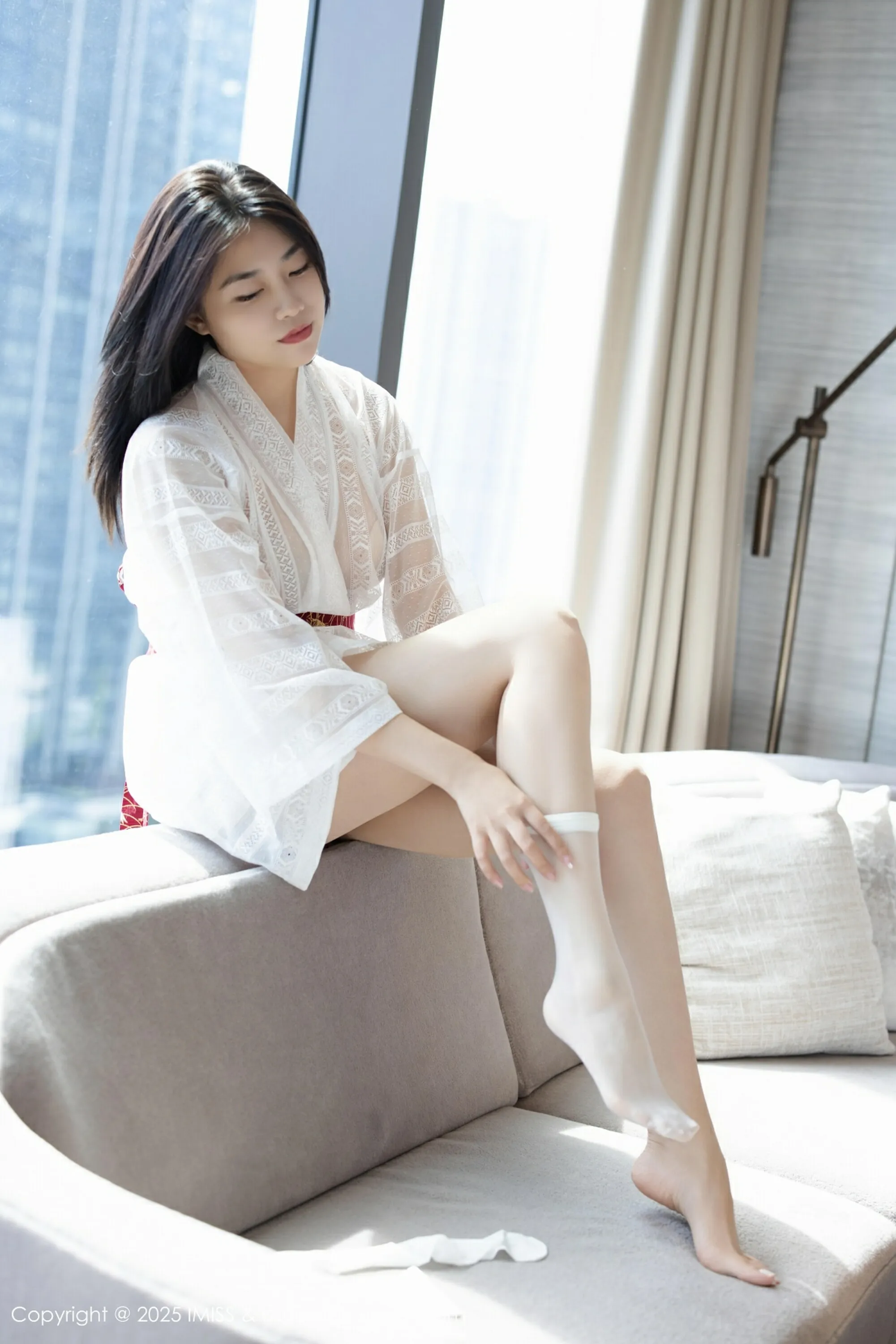 [IMISS爱蜜社] 2025.08.14 VOL.798 许诺Sabrina 诱人白色丝袜 性感写真 [59+1P]