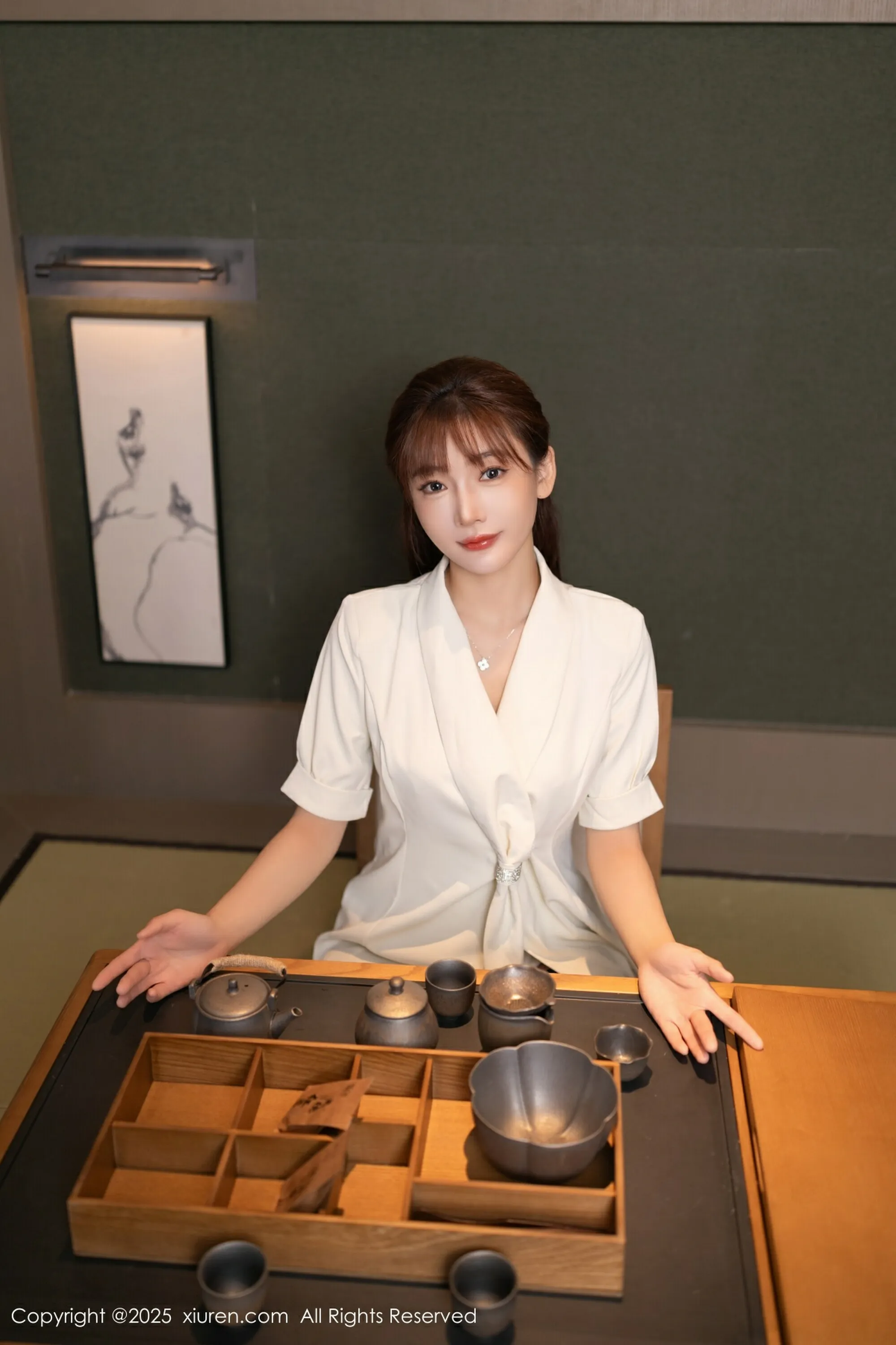 [XiuRen秀人网] 2025.08.14 No.10650 陆萱萱 白色西装搭配魅惑黑丝 性感写真 [70+1P]