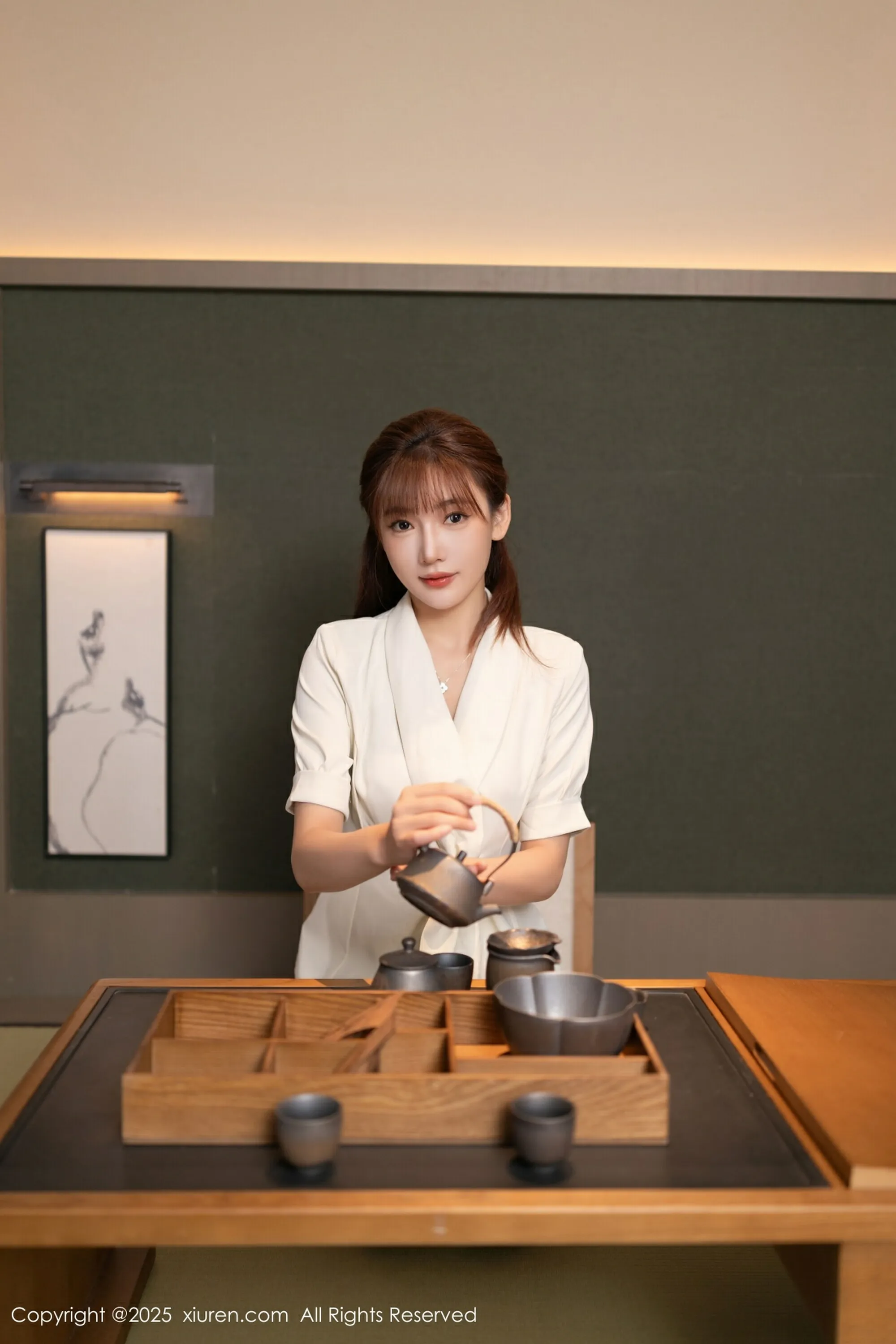 [XiuRen秀人网] 2025.08.14 No.10650 陆萱萱 白色西装搭配魅惑黑丝 性感写真 [70+1P]