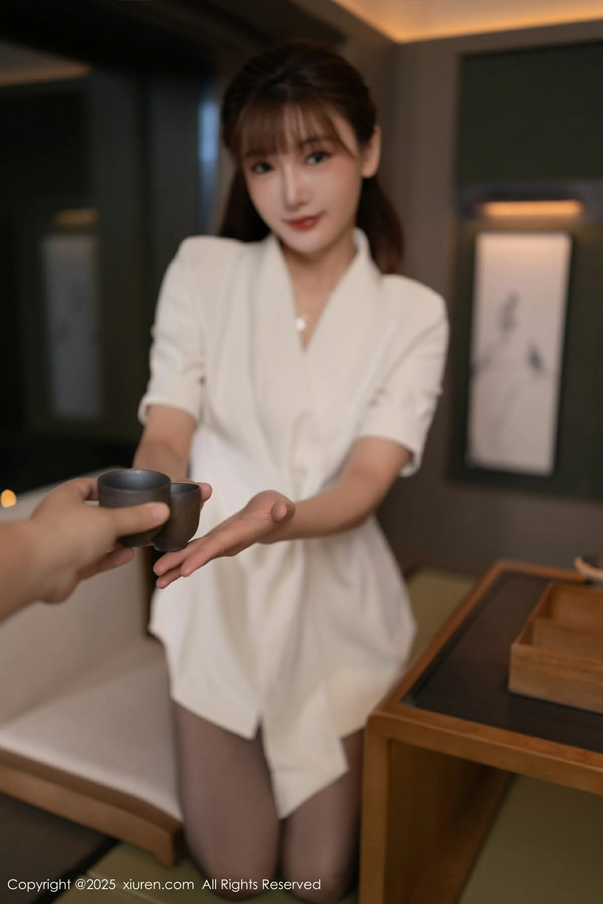 [XiuRen秀人网] 2025.08.14 No.10650 陆萱萱 白色西装搭配魅惑黑丝 性感写真 [70+1P]