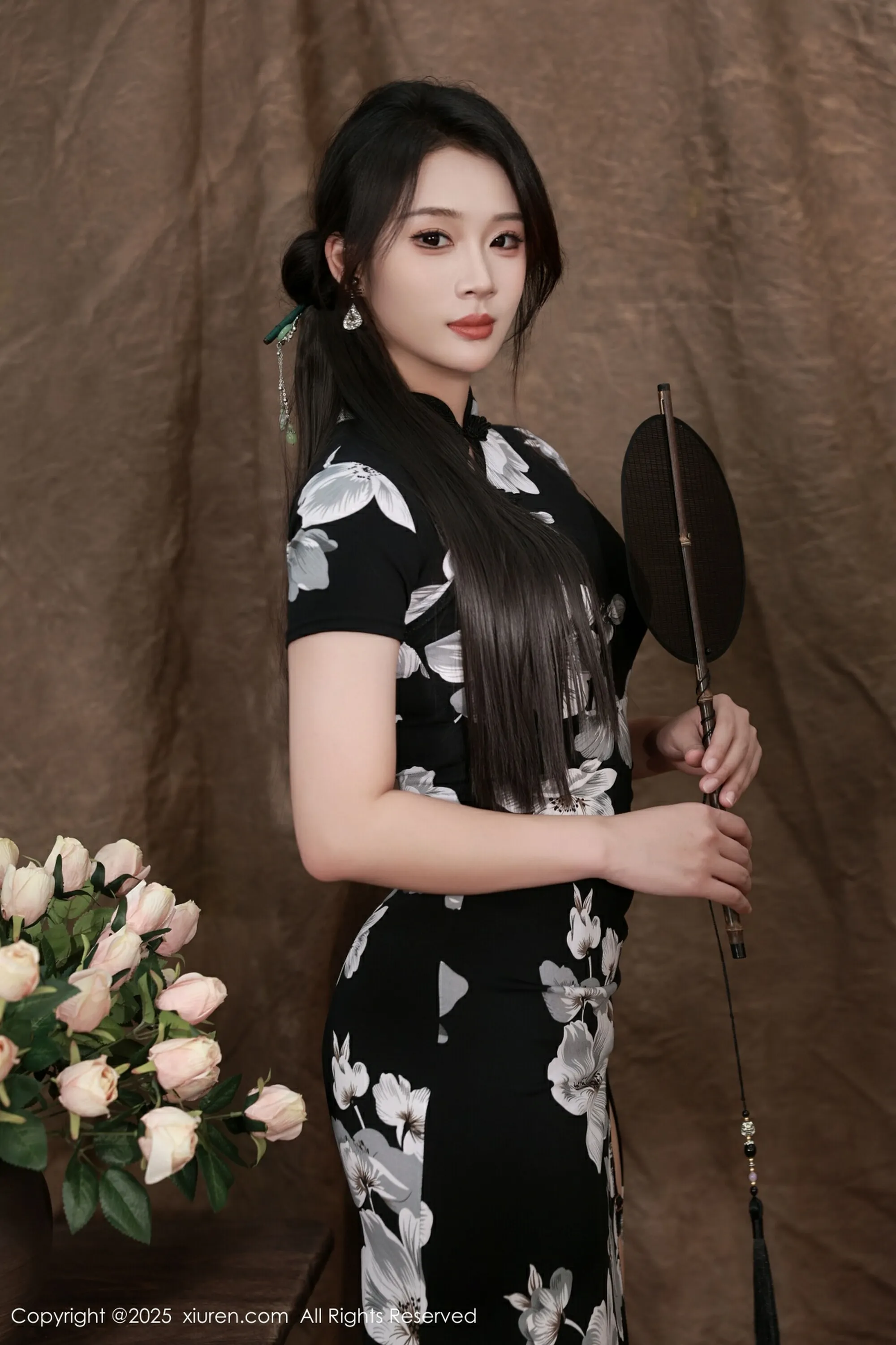 [XiuRen秀人网] 2025.08.15 No.10655 南乔 黑色旗袍 紫色情趣内衣 性感写真 [72+1P]