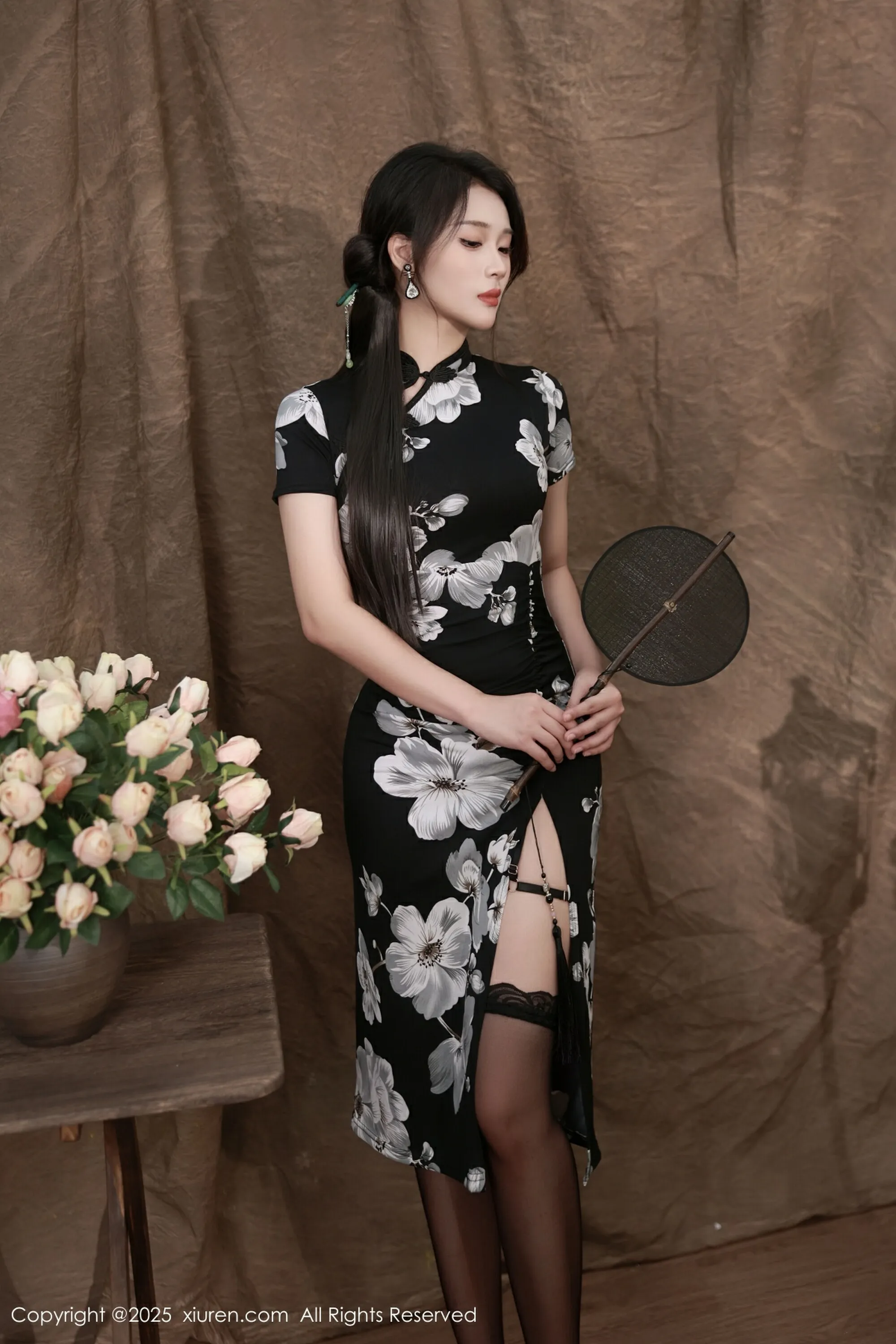 [XiuRen秀人网] 2025.08.15 No.10655 南乔 黑色旗袍 紫色情趣内衣 性感写真 [72+1P]