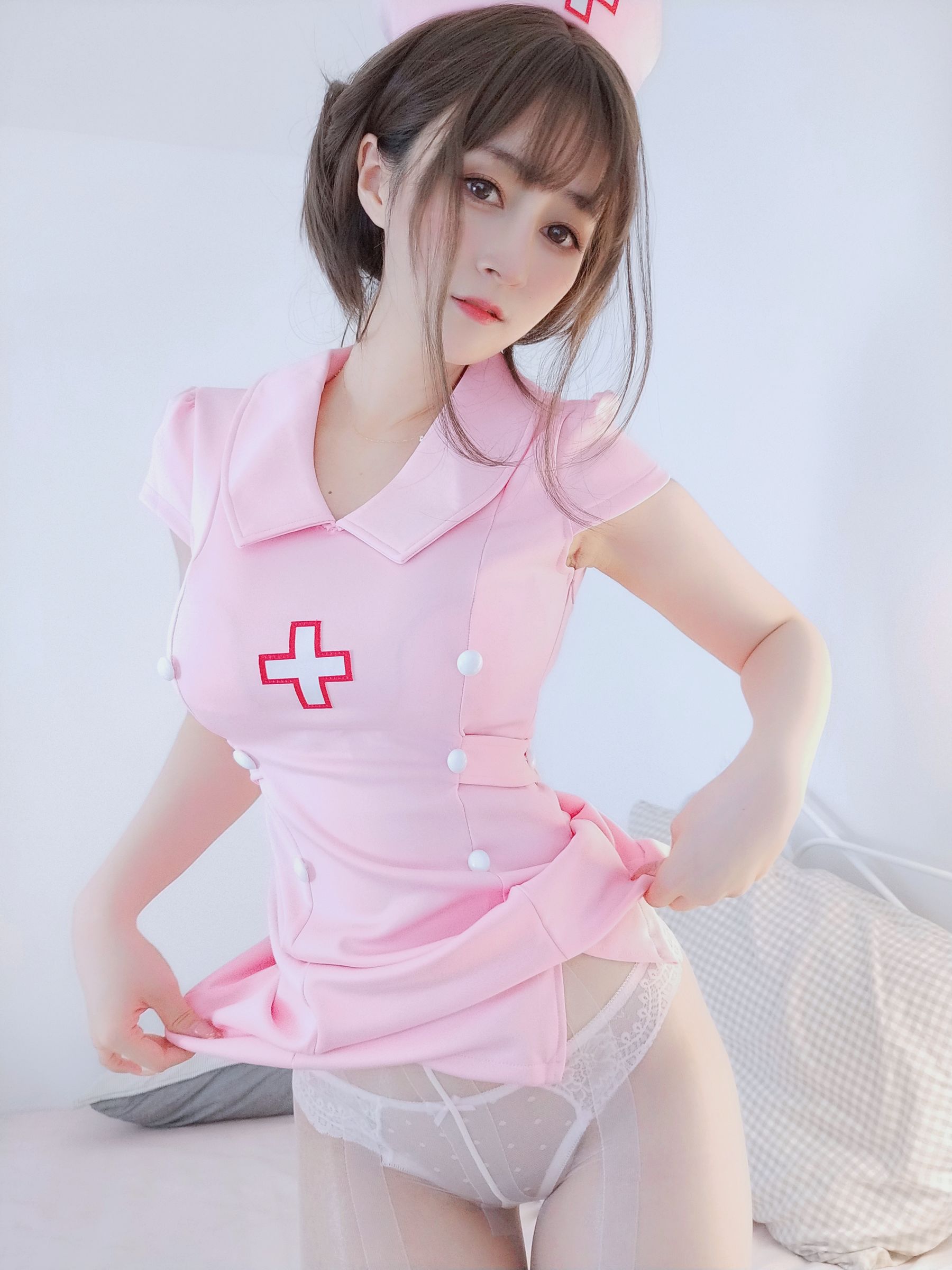 [COSPLAY] Coser小姐姐白银 – 夜间的私人护士