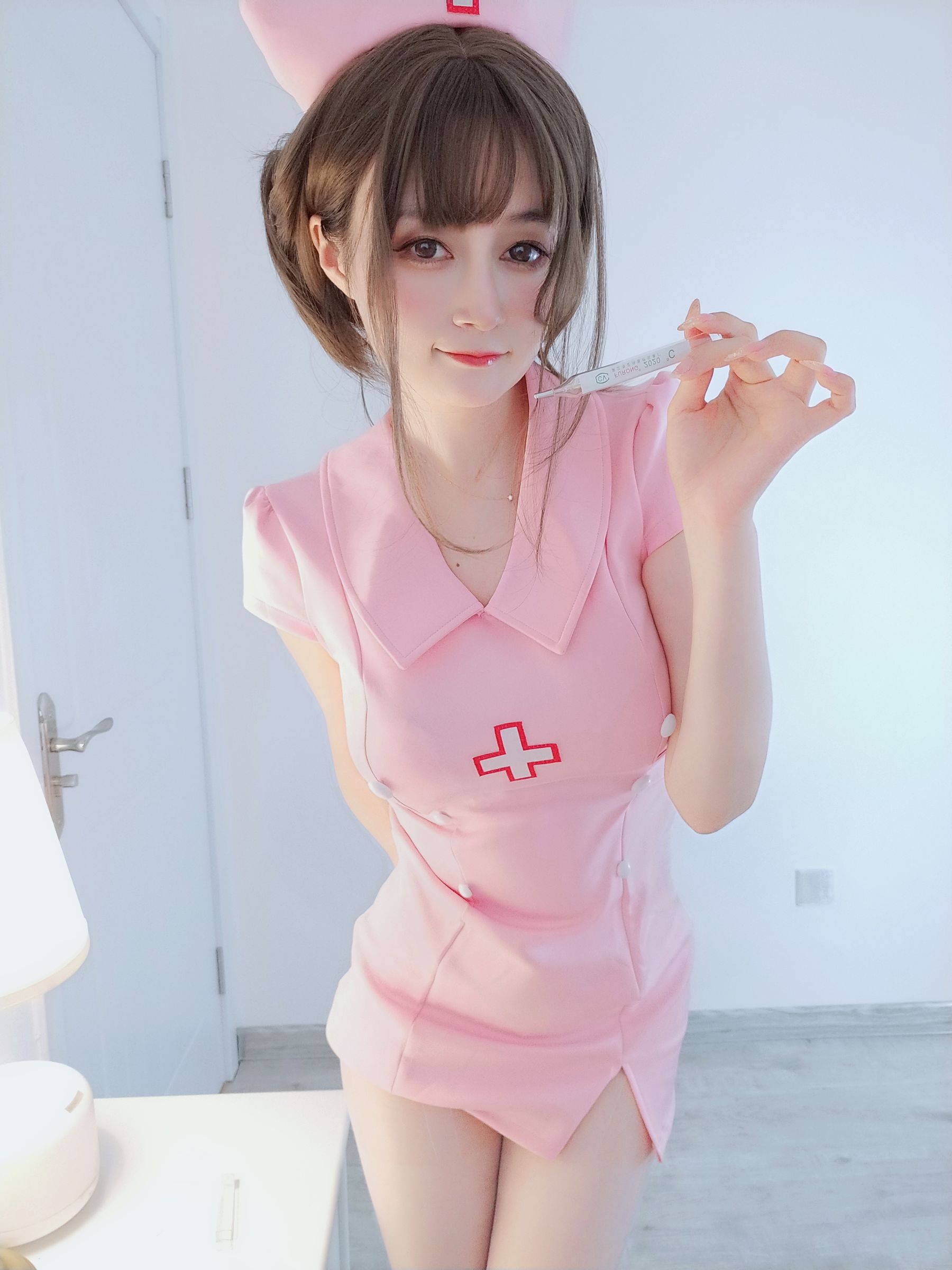 [COSPLAY] Coser小姐姐白银 – 夜间的私人护士