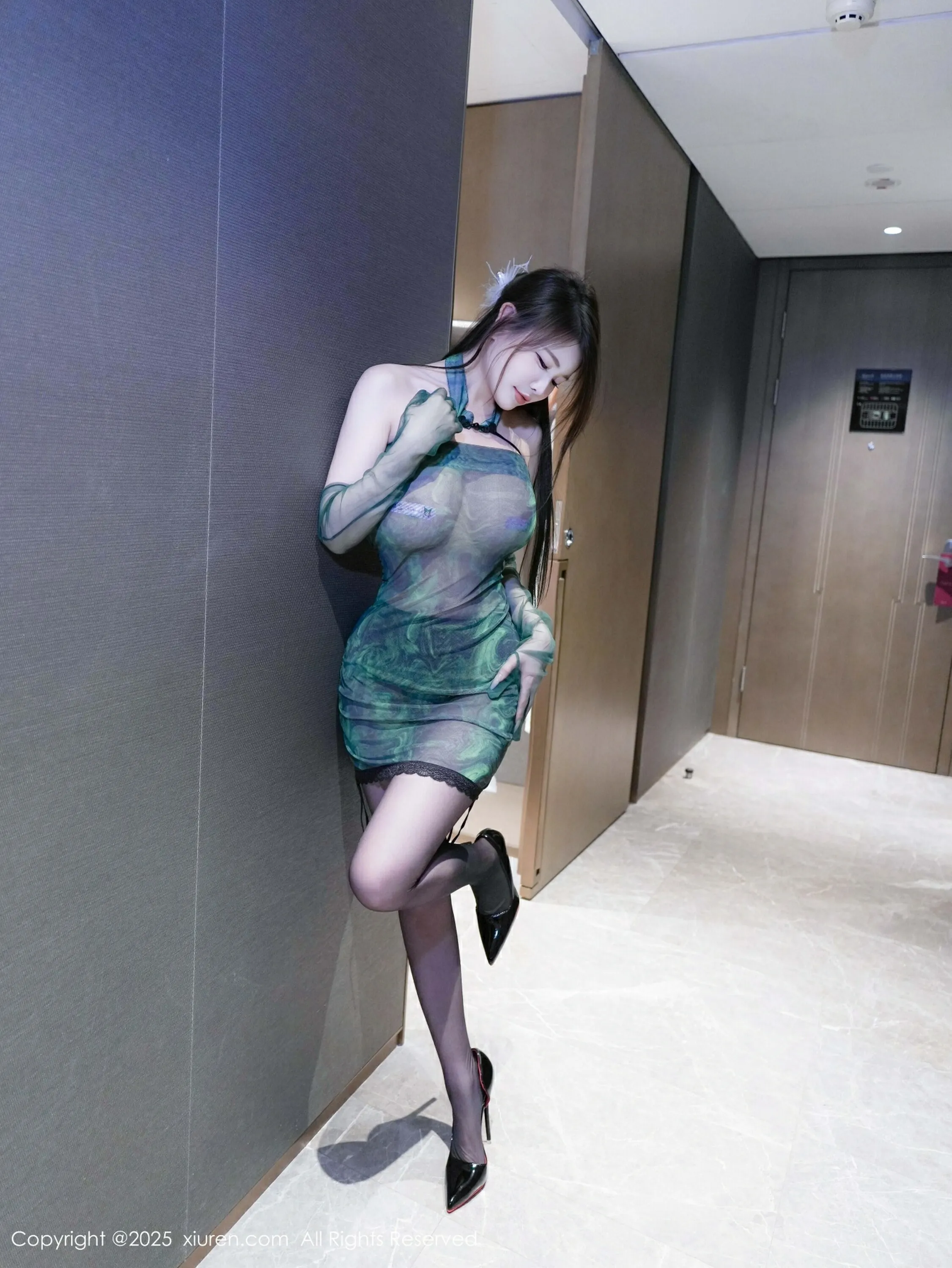 [XiuRen秀人网] 2025.08.18 No.10660 甜妮 绿色连衣短裙 性感写真 [52+1P]