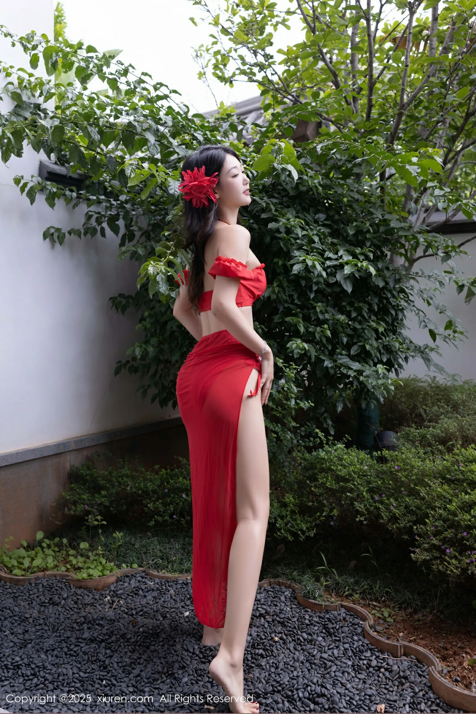 [XiuRen秀人网] 2025.08.18 No.10662 唐安琪 性感红色泳衣 昆明旅拍写真 [80+1P]