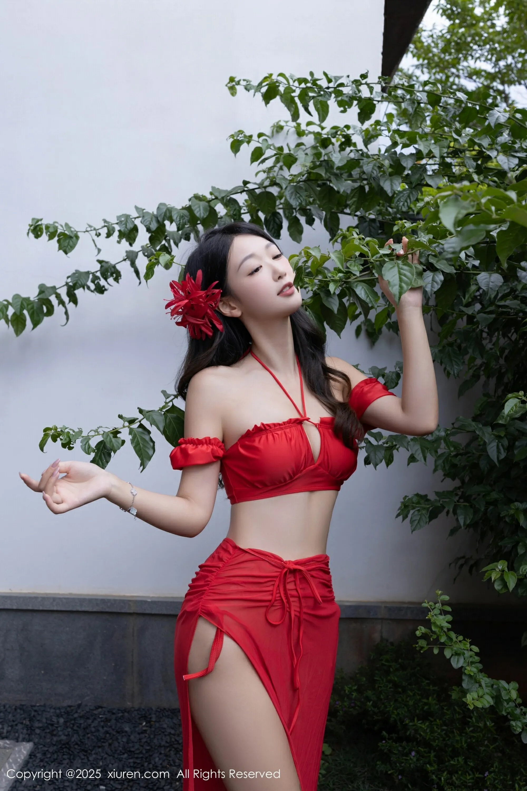 [XiuRen秀人网] 2025.08.18 No.10662 唐安琪 性感红色泳衣 昆明旅拍写真 [80+1P]