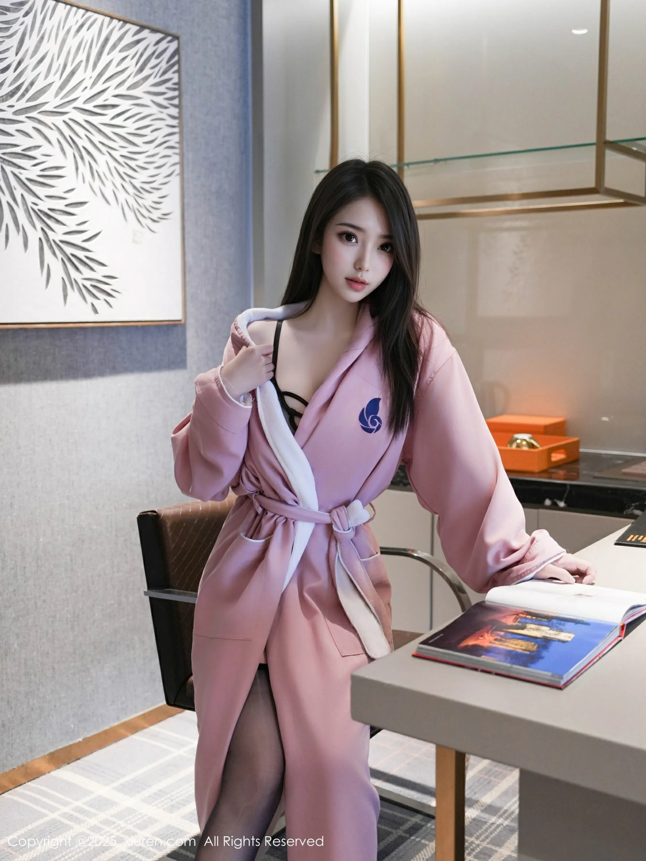 [XiuRen秀人网] 2025.08.20 No.10669 烧烧小桃 新人首套写真 性感OL服饰 黑色情趣内衣 [99+1P]