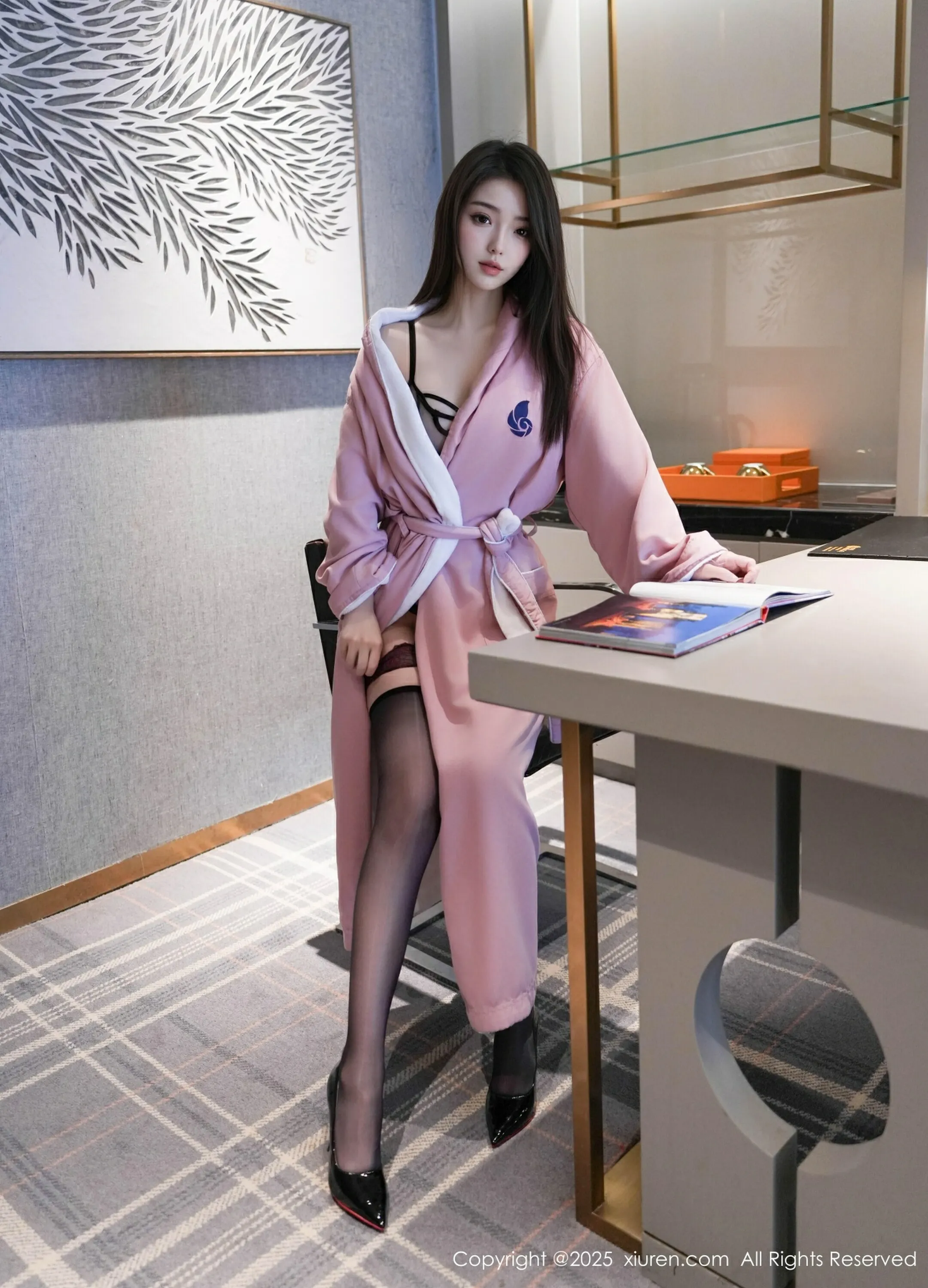 [XiuRen秀人网] 2025.08.20 No.10669 烧烧小桃 新人首套写真 性感OL服饰 黑色情趣内衣 [99+1P]