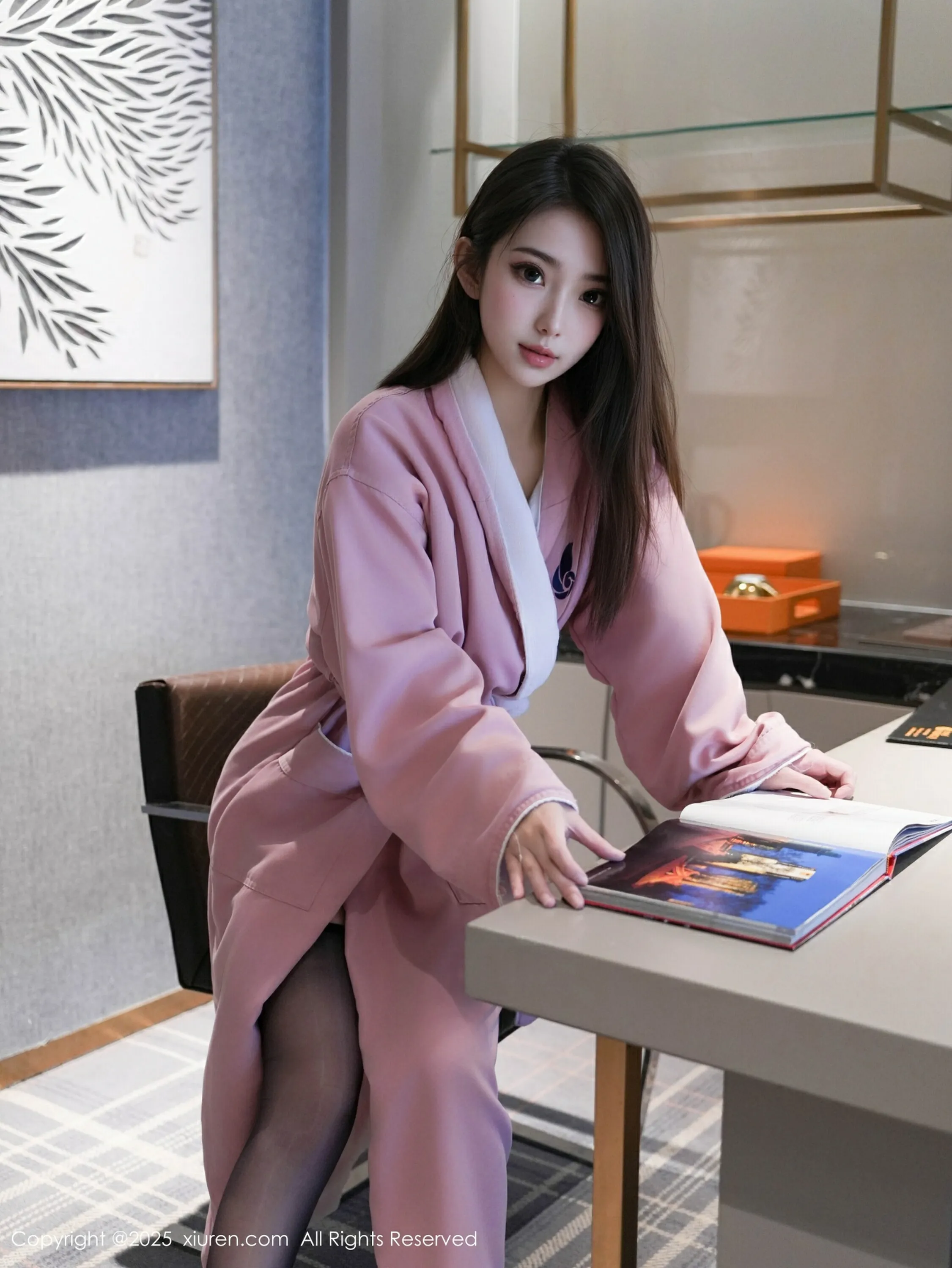 [XiuRen秀人网] 2025.08.20 No.10669 烧烧小桃 新人首套写真 性感OL服饰 黑色情趣内衣 [99+1P]