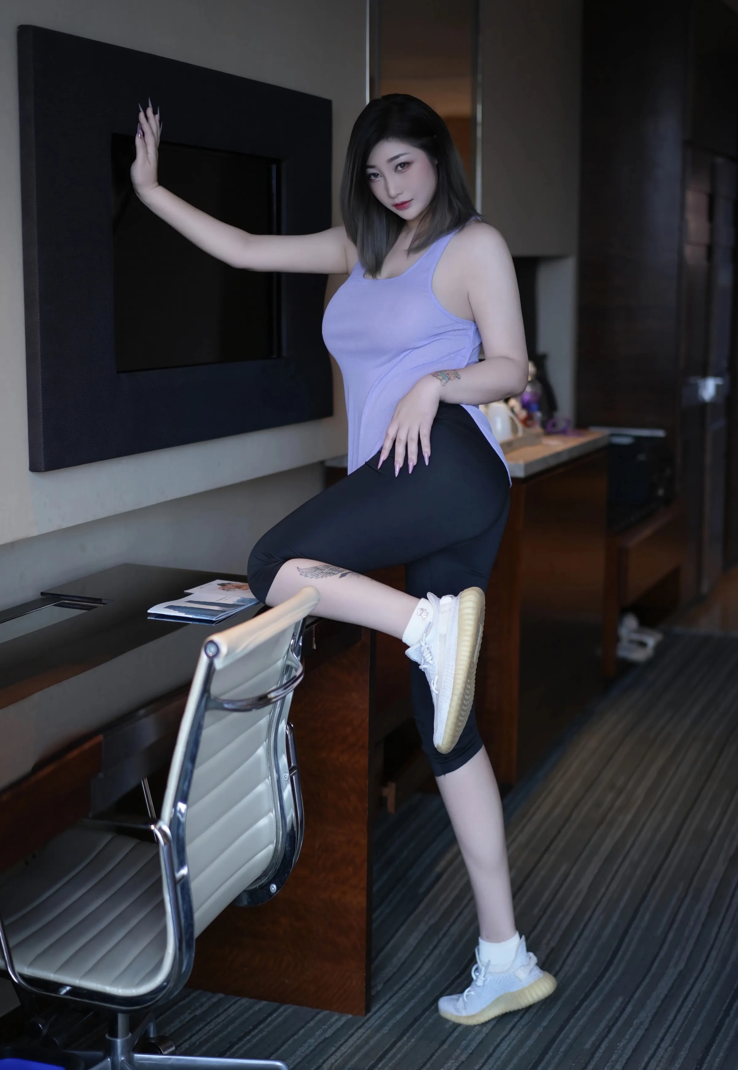 [XiuRen秀人网] 2025.08.22 No.10682 妲己_Toxic 紫灰色上衣 性感写真 [85+1P]