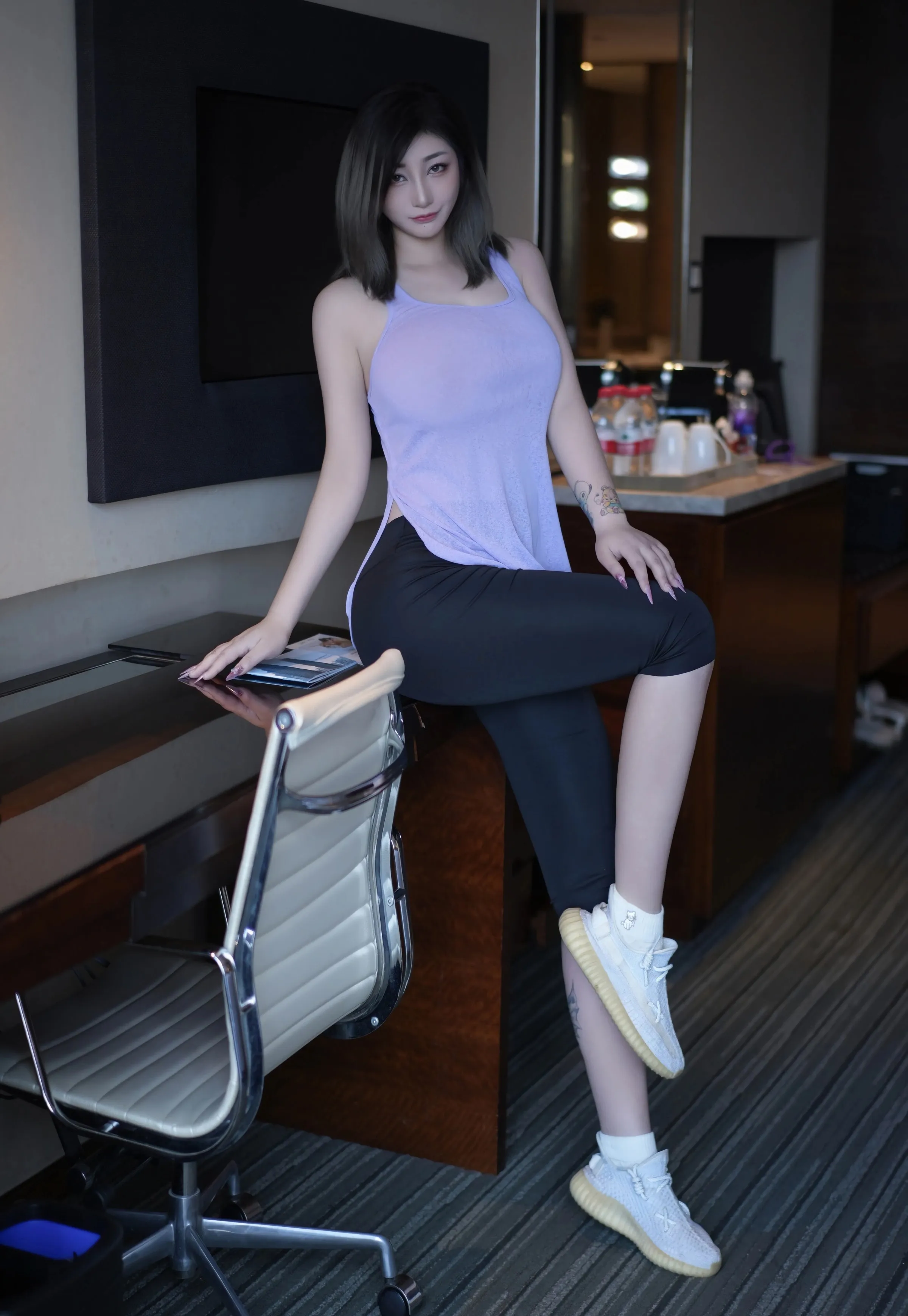 [XiuRen秀人网] 2025.08.22 No.10682 妲己_Toxic 紫灰色上衣 性感写真 [85+1P]